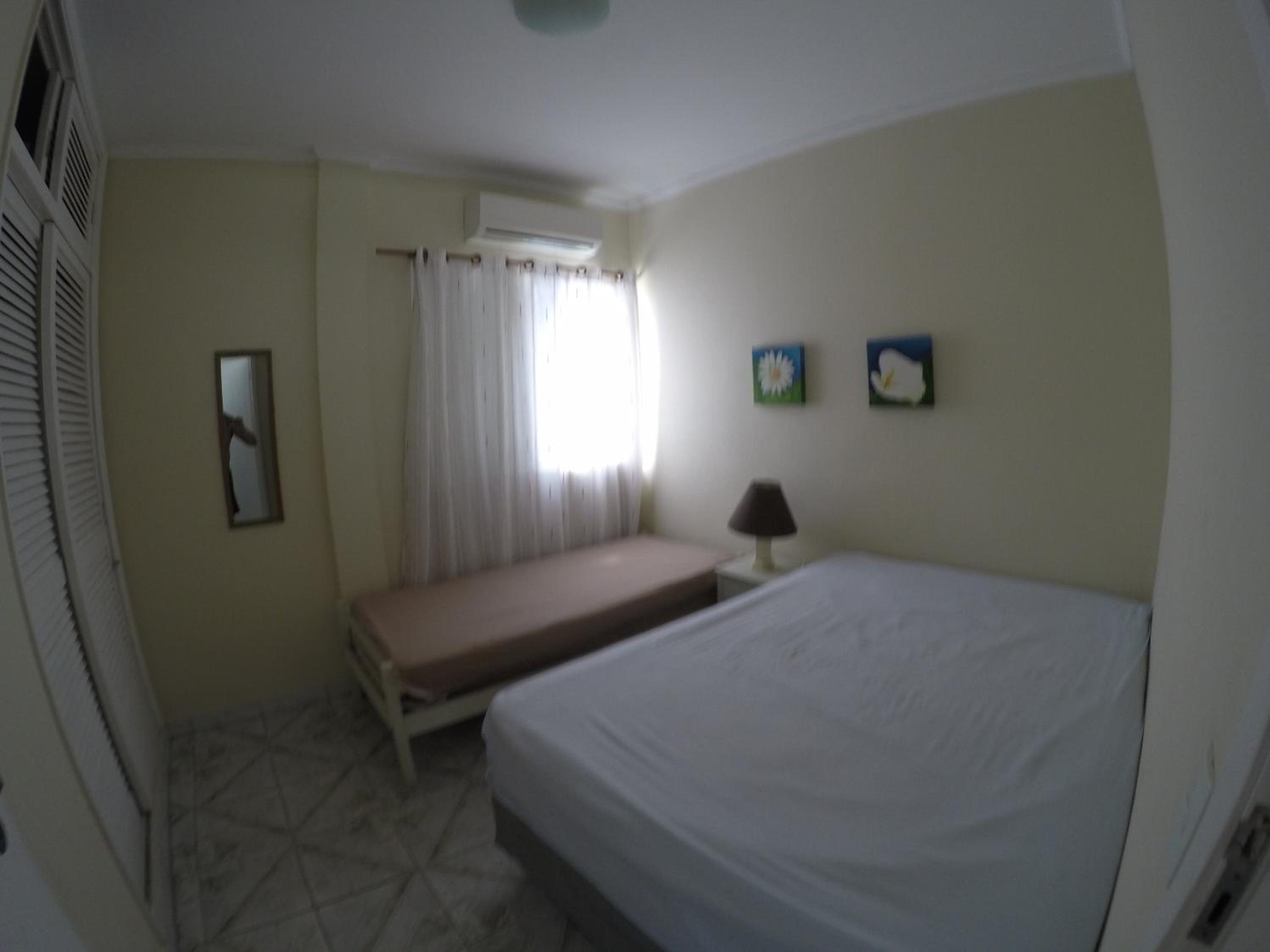 Apartamento Espaçoso a 300m da praia Enseada, Guaruja