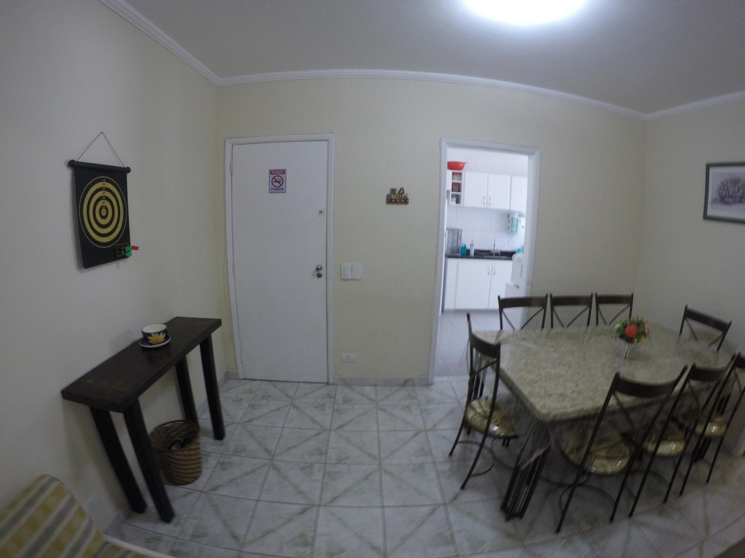 Apartamento Espaçoso a 300m da praia Enseada, Guaruja