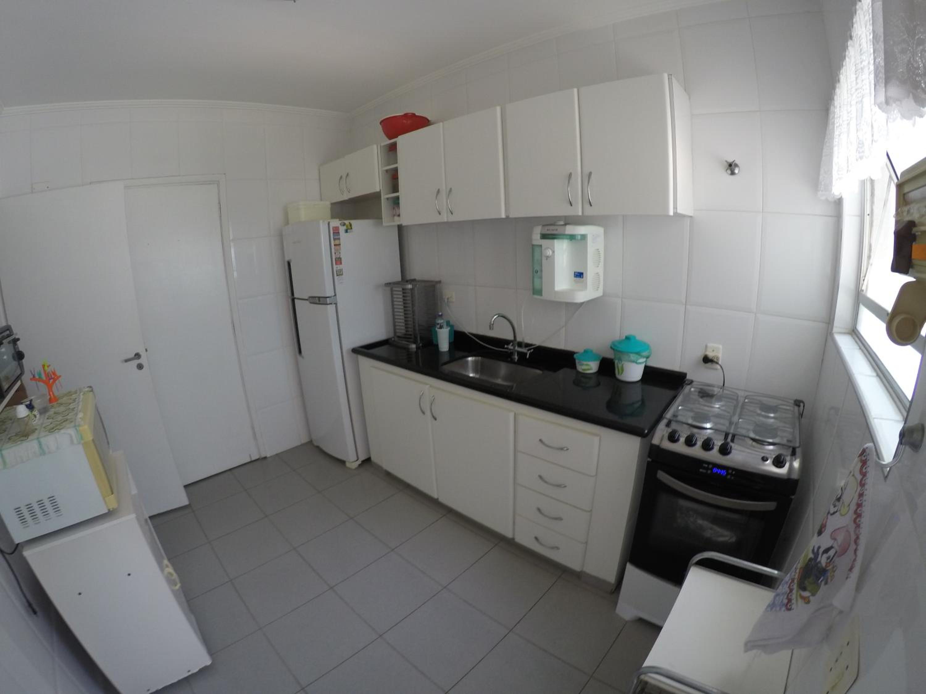 Apartamento Espaçoso a 300m da praia Enseada, Guaruja