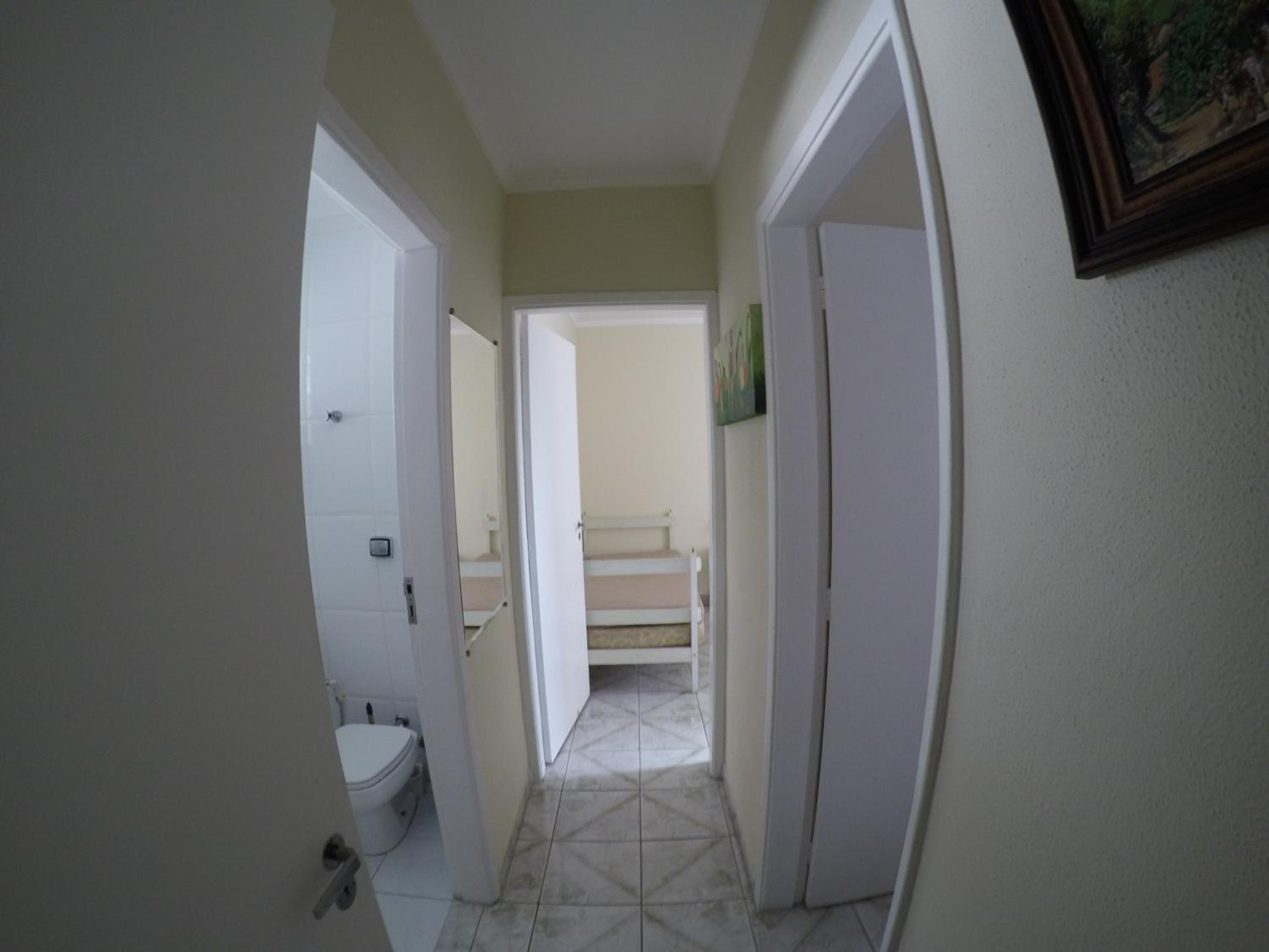 Apartamento Espaçoso a 300m da praia Enseada, Guaruja