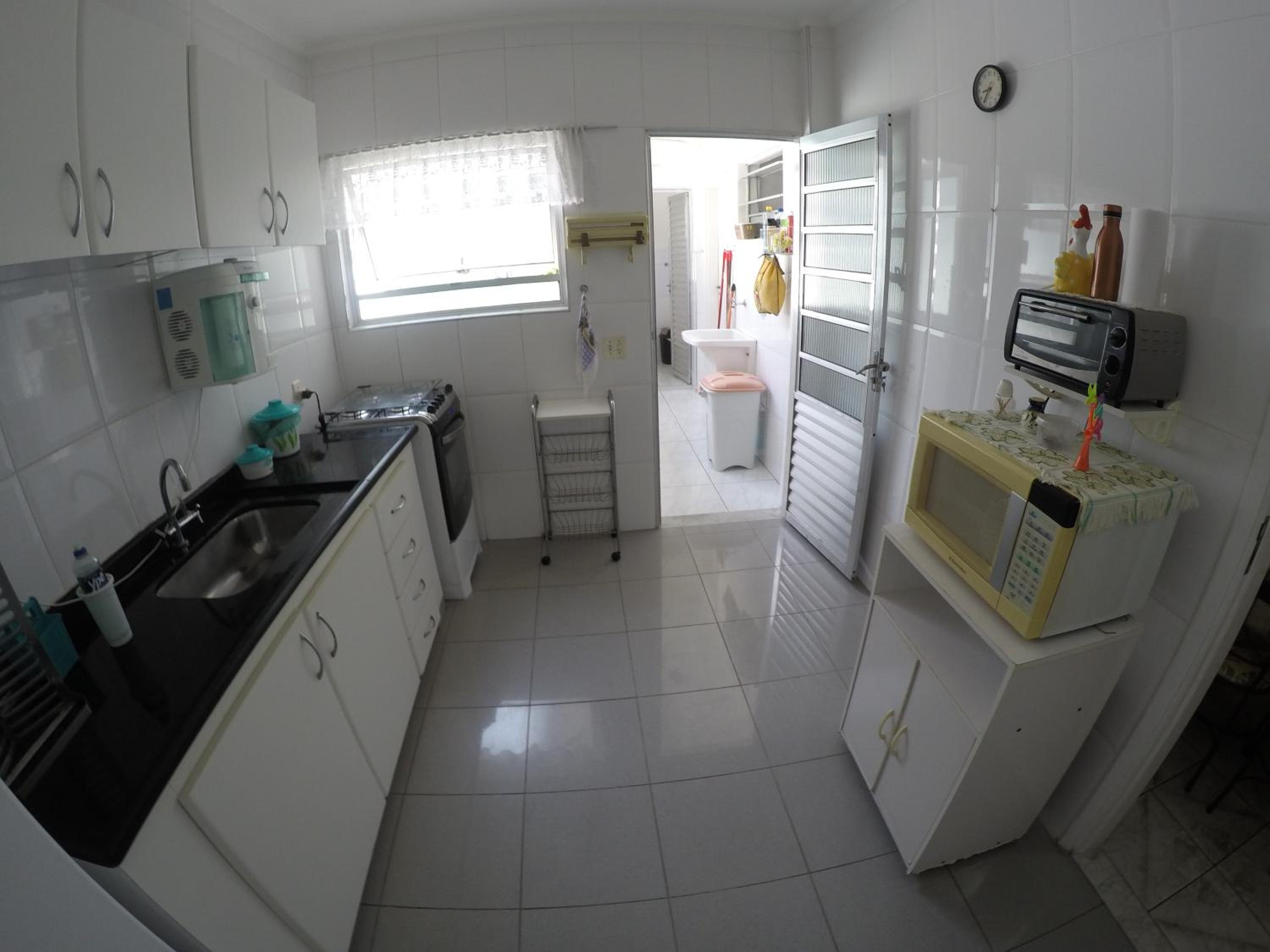 Apartamento Espaçoso a 300m da praia Enseada, Guaruja