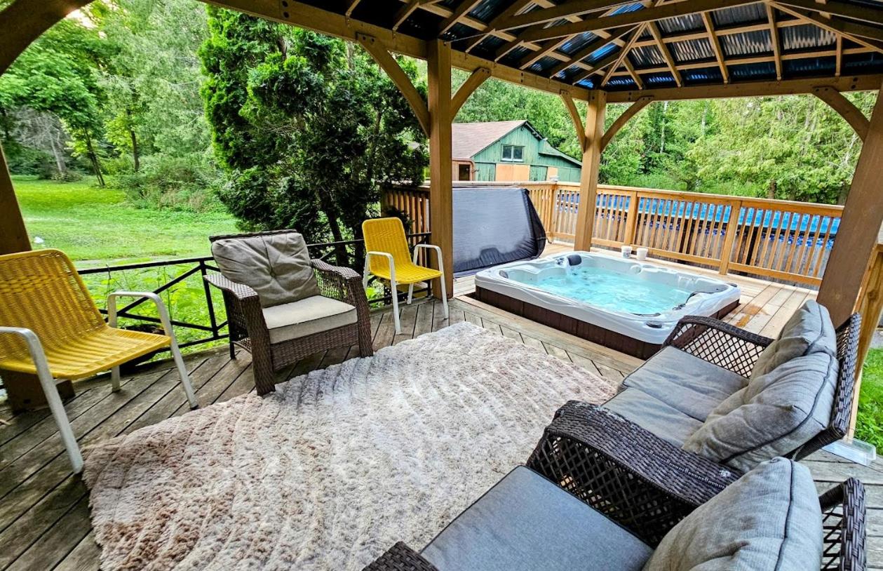 La Datcha 20 Acres Private Spa, with Pool, Jacuzzi & Wood Burning Sauna