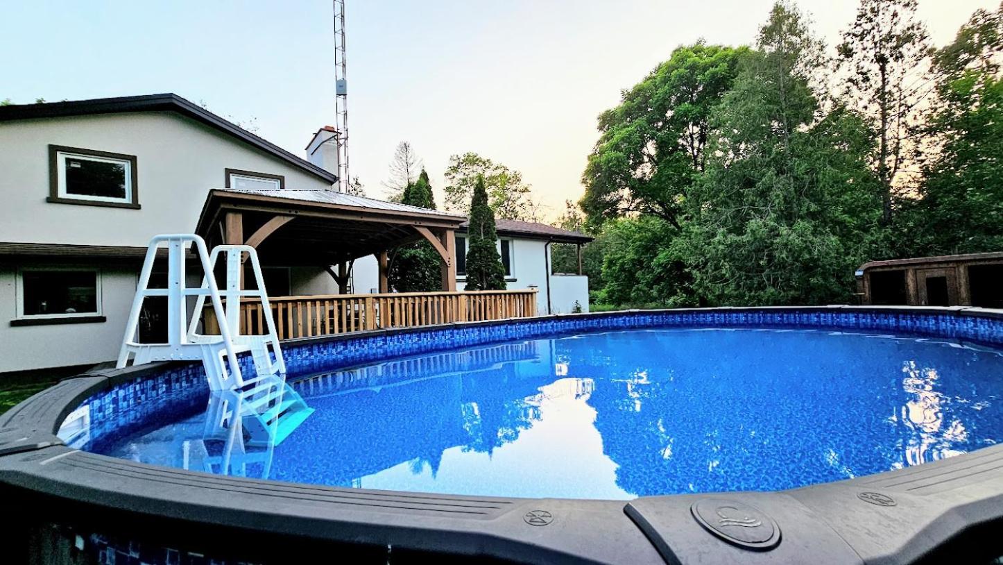 La Datcha 20 Acres Private Spa, with Pool, Jacuzzi & Wood Burning Sauna
