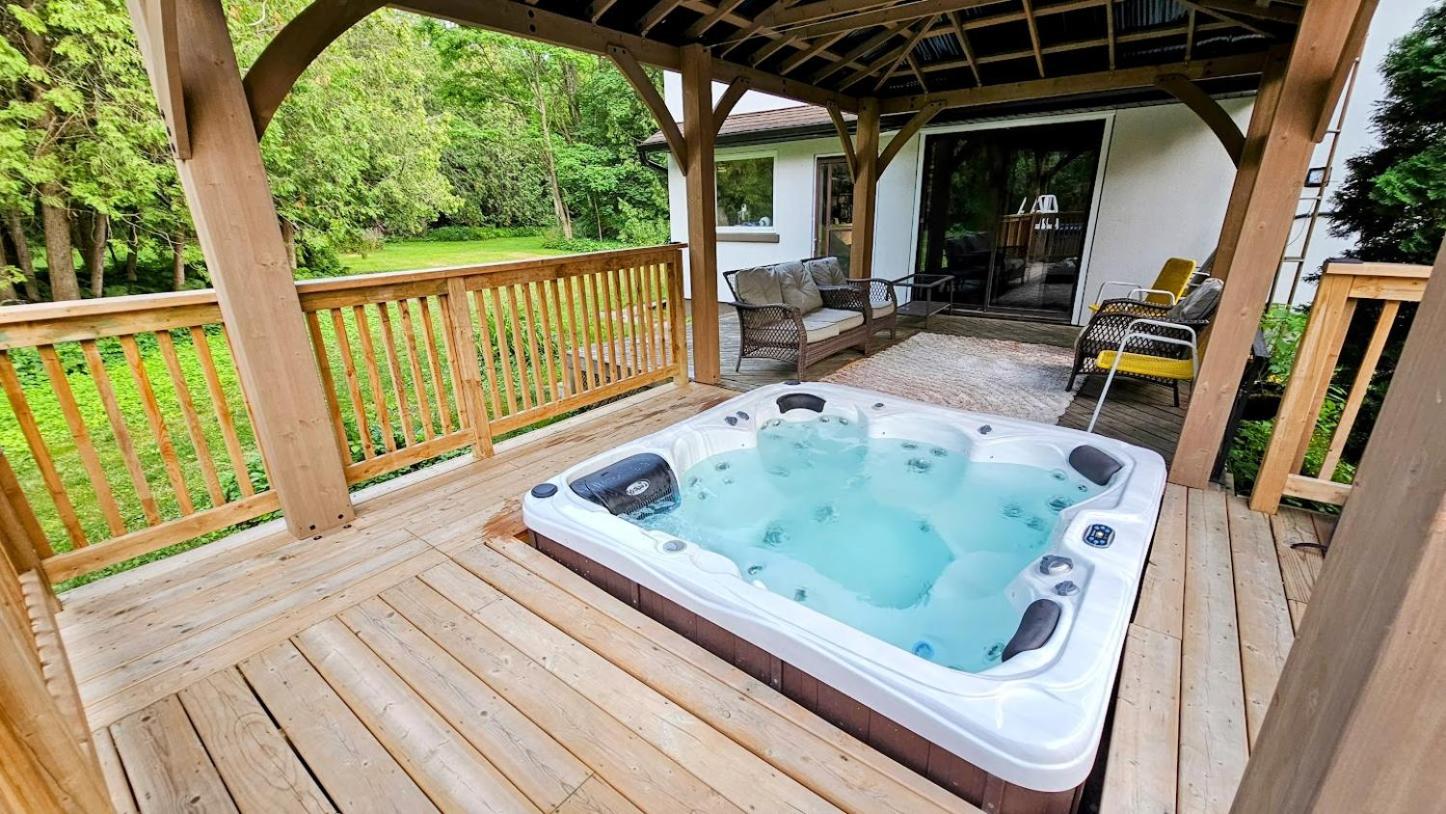 La Datcha 20 Acres Private Spa, with Pool, Jacuzzi & Wood Burning Sauna
