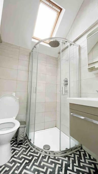 Stylish High Ceiling Home in South City Center
