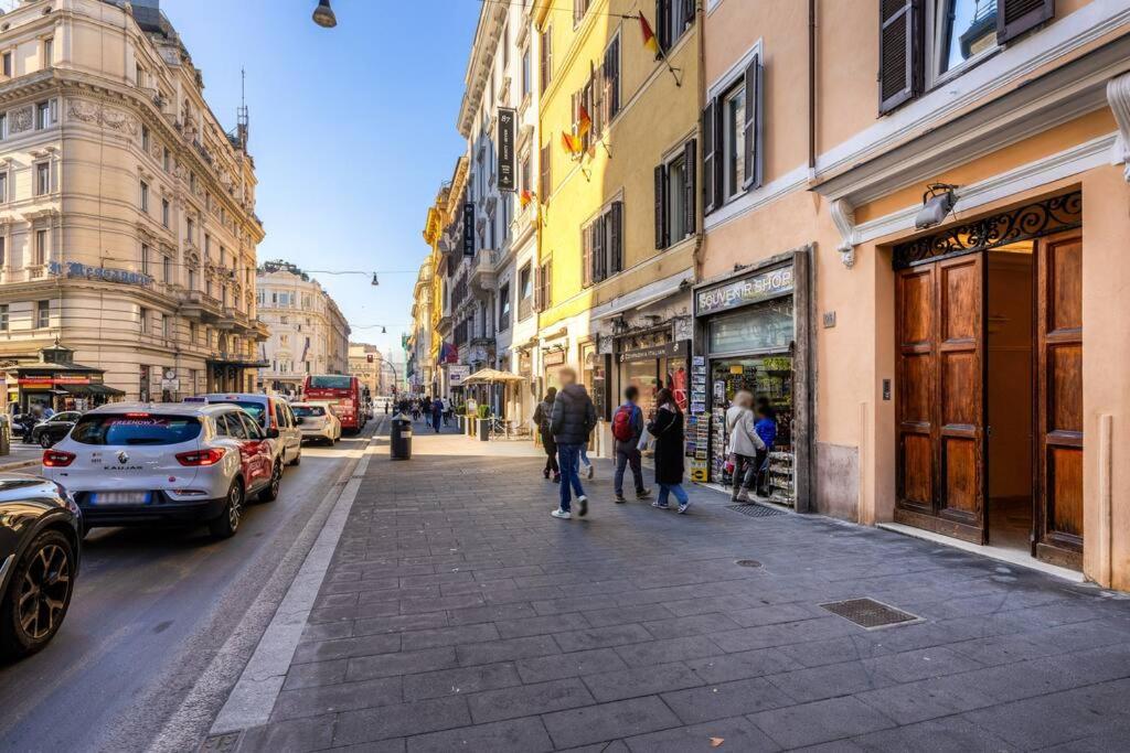 Spanish Steps Stylish Apartment