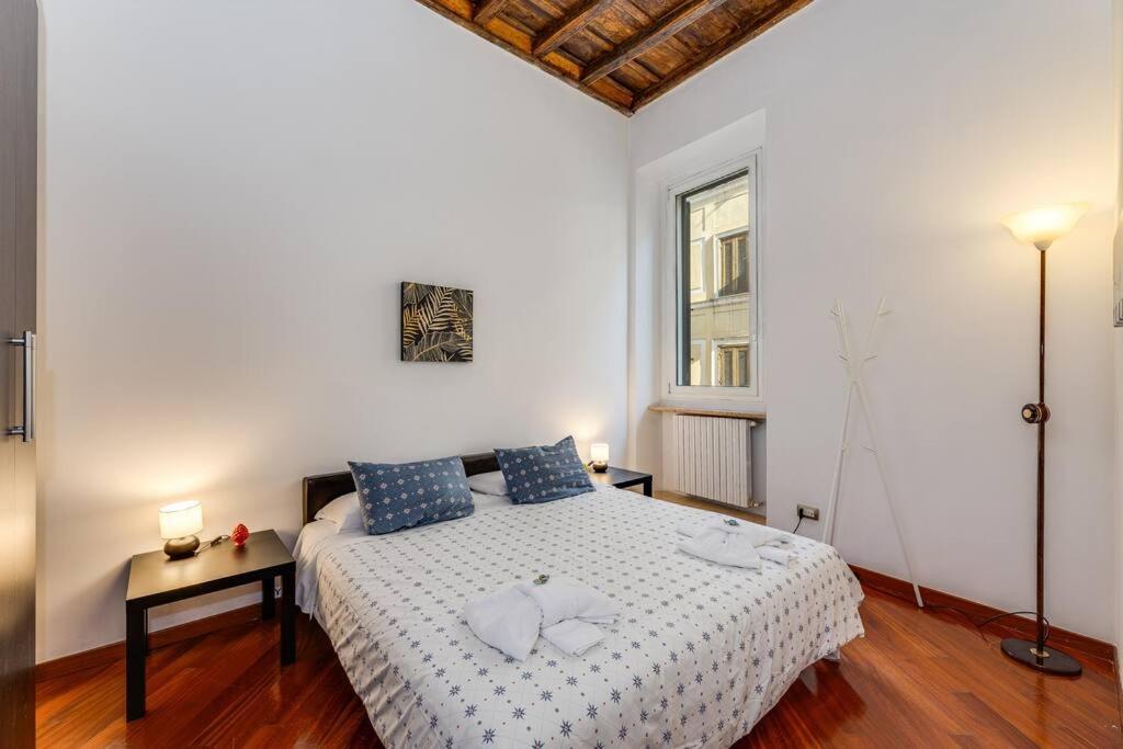 Spanish Steps Stylish Apartment