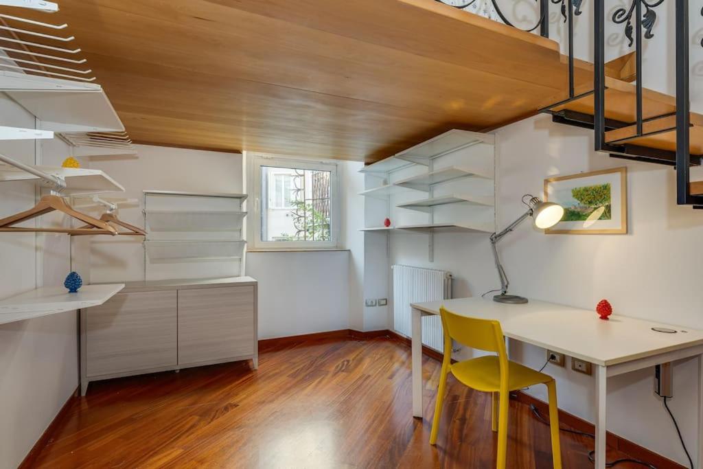 Spanish Steps Stylish Apartment