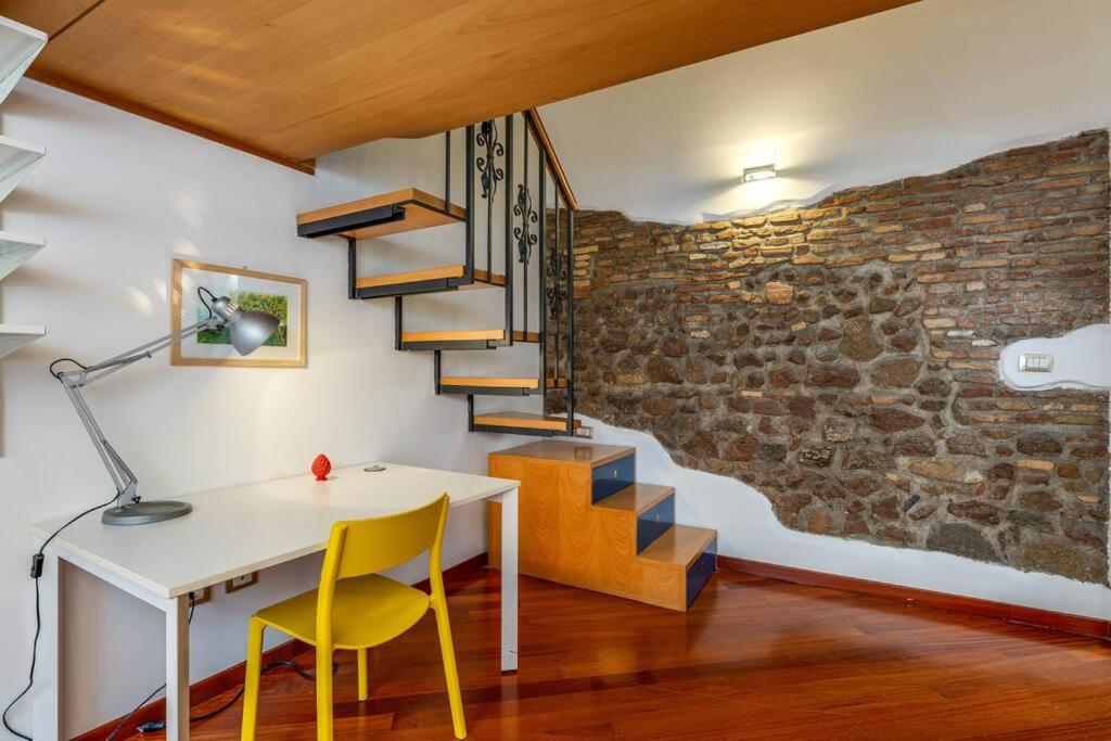 Spanish Steps Stylish Apartment