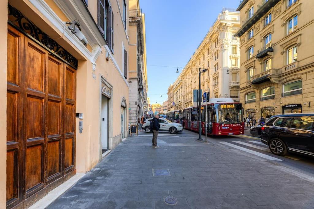 Spanish Steps Stylish Apartment