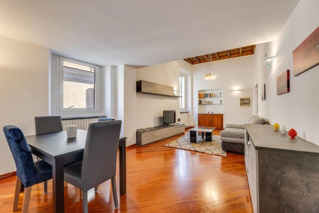 Spanish Steps Stylish Apartment