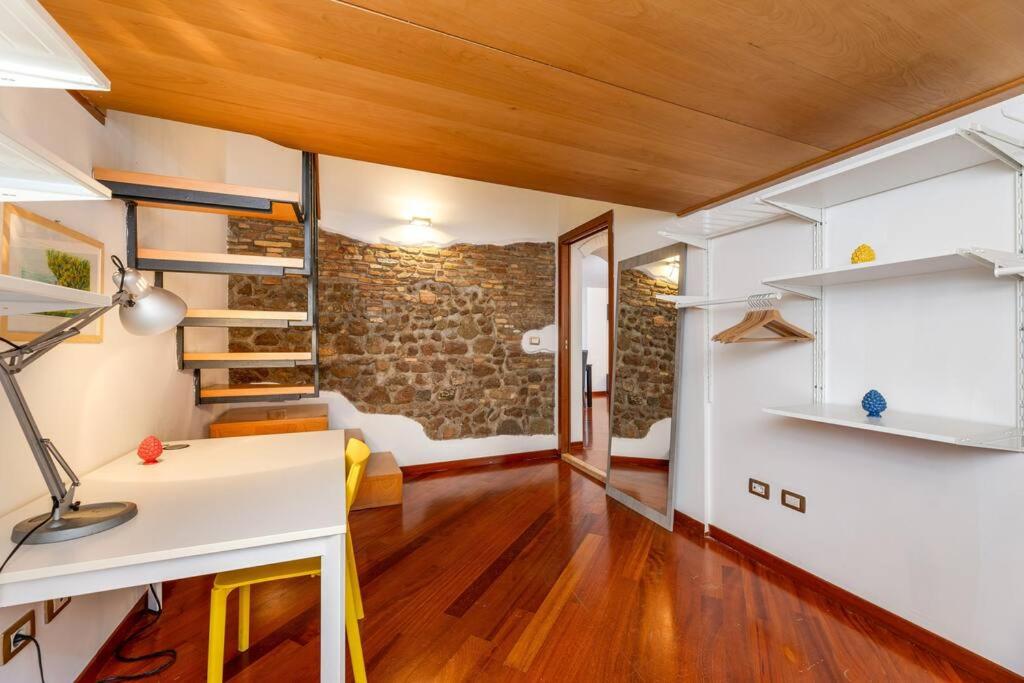 Spanish Steps Stylish Apartment