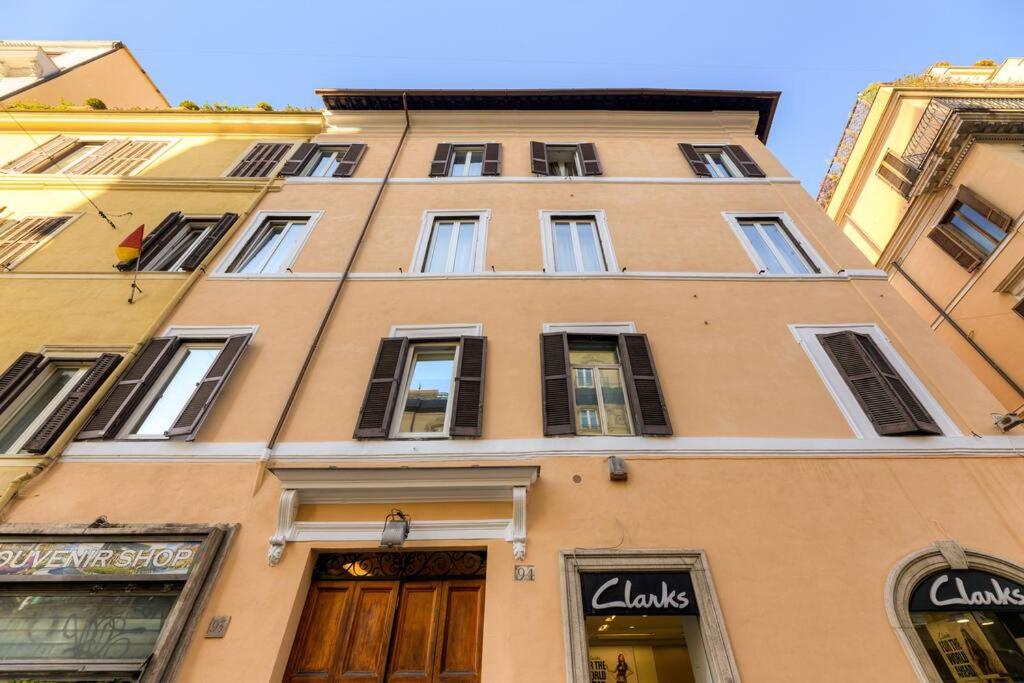 Spanish Steps Stylish Apartment