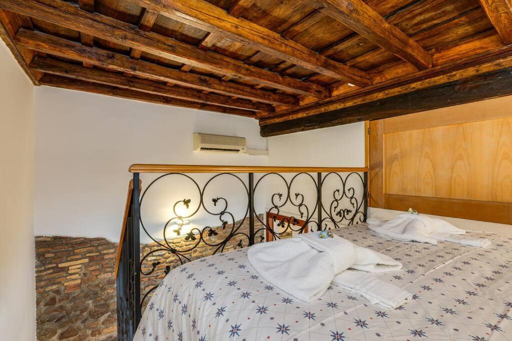 Spanish Steps Stylish Apartment