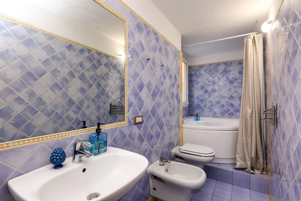 Spanish Steps Stylish Apartment