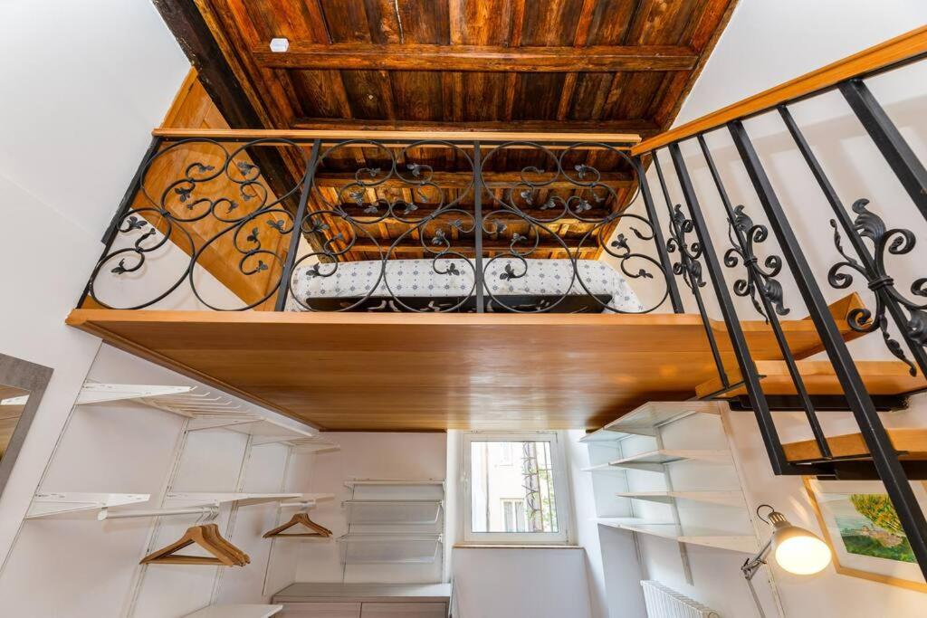 Spanish Steps Stylish Apartment