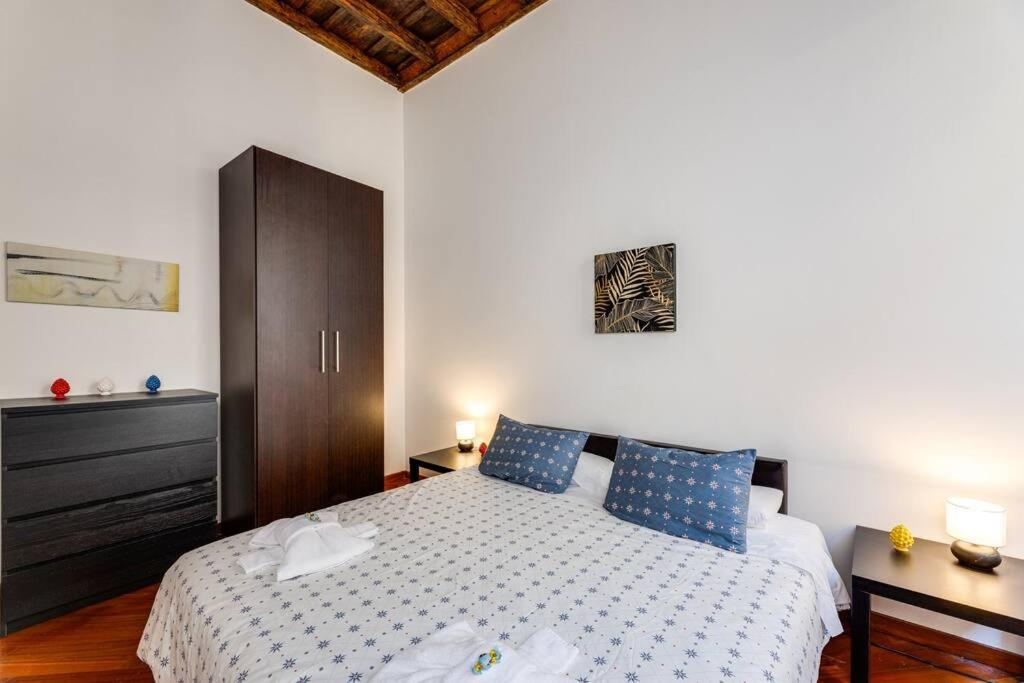 Spanish Steps Stylish Apartment
