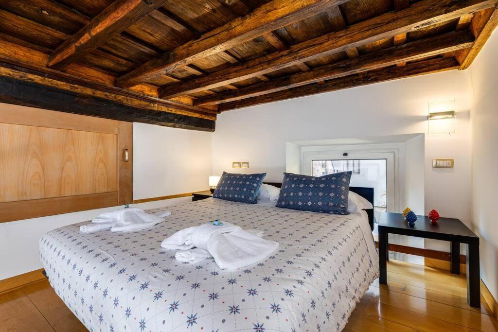 Spanish Steps Stylish Apartment