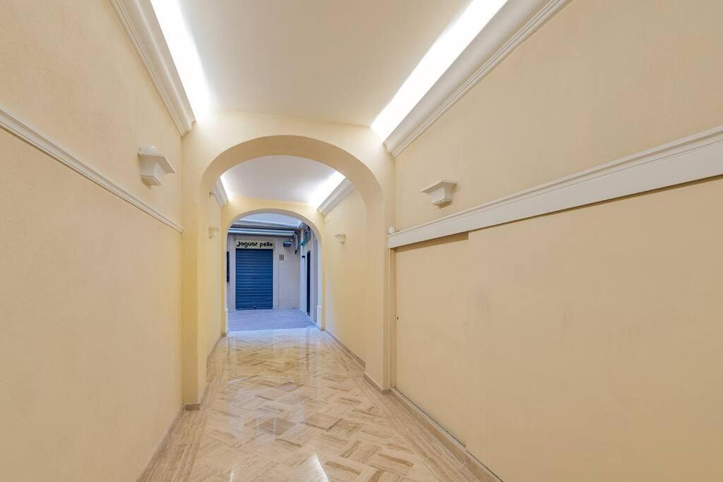 Spanish Steps Stylish Apartment