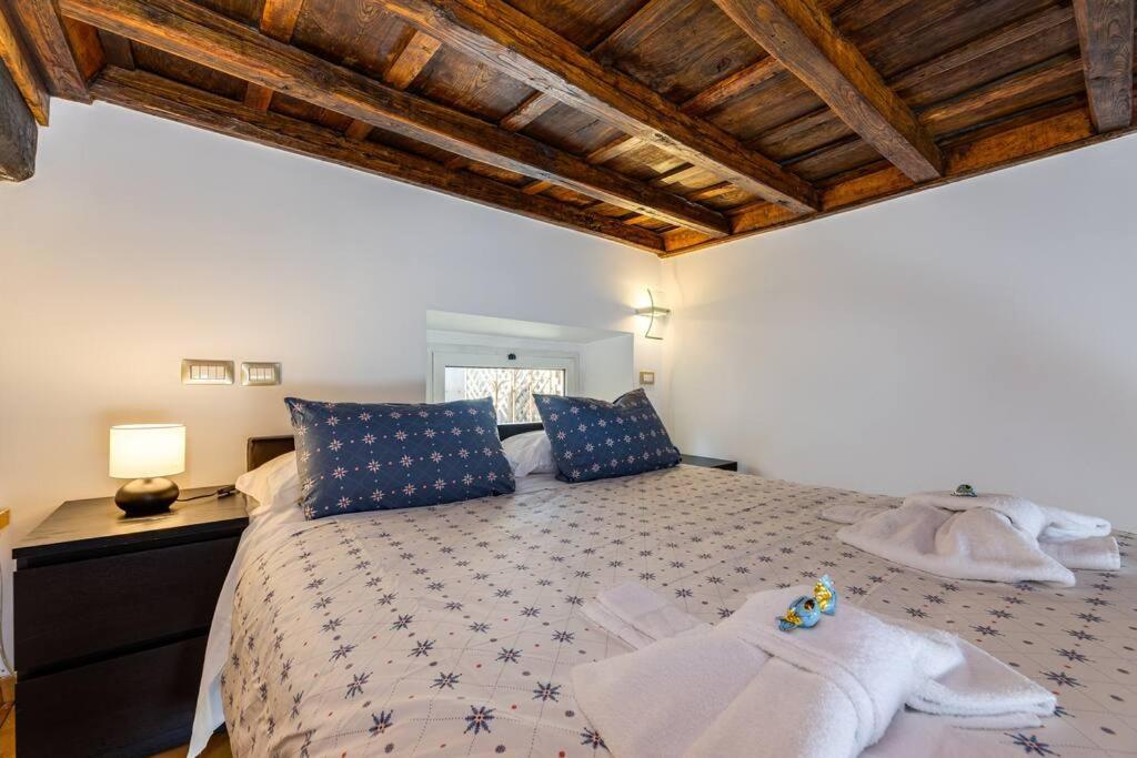 Spanish Steps Stylish Apartment