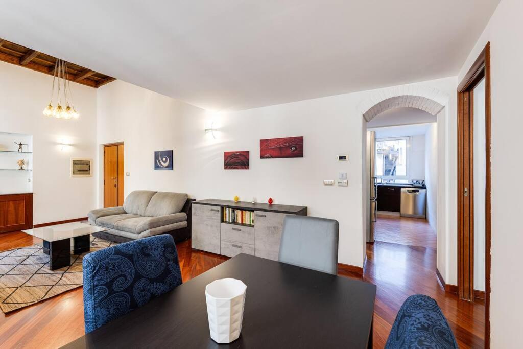 Spanish Steps Stylish Apartment