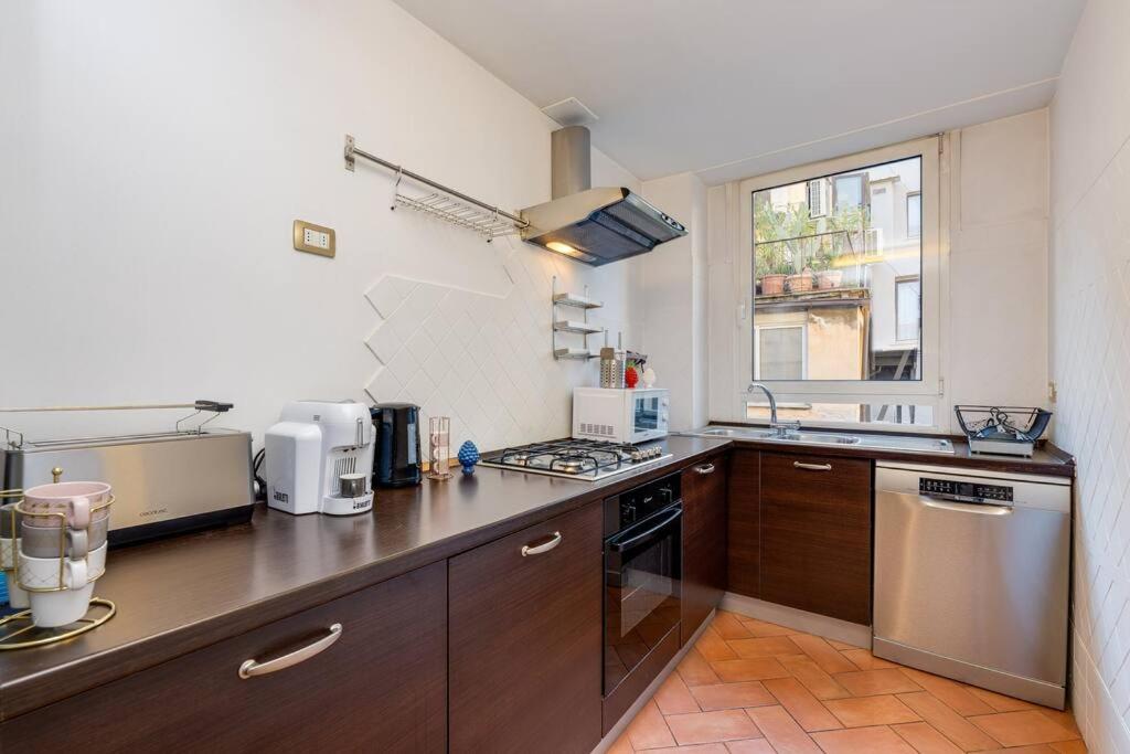 Spanish Steps Stylish Apartment