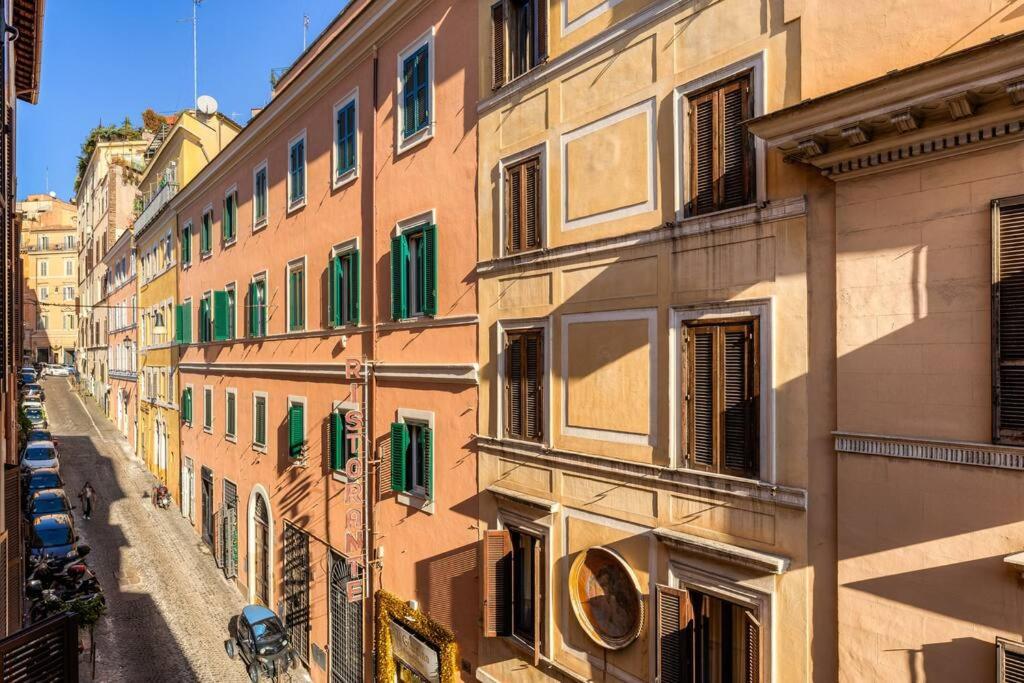 Spanish Steps Stylish Apartment