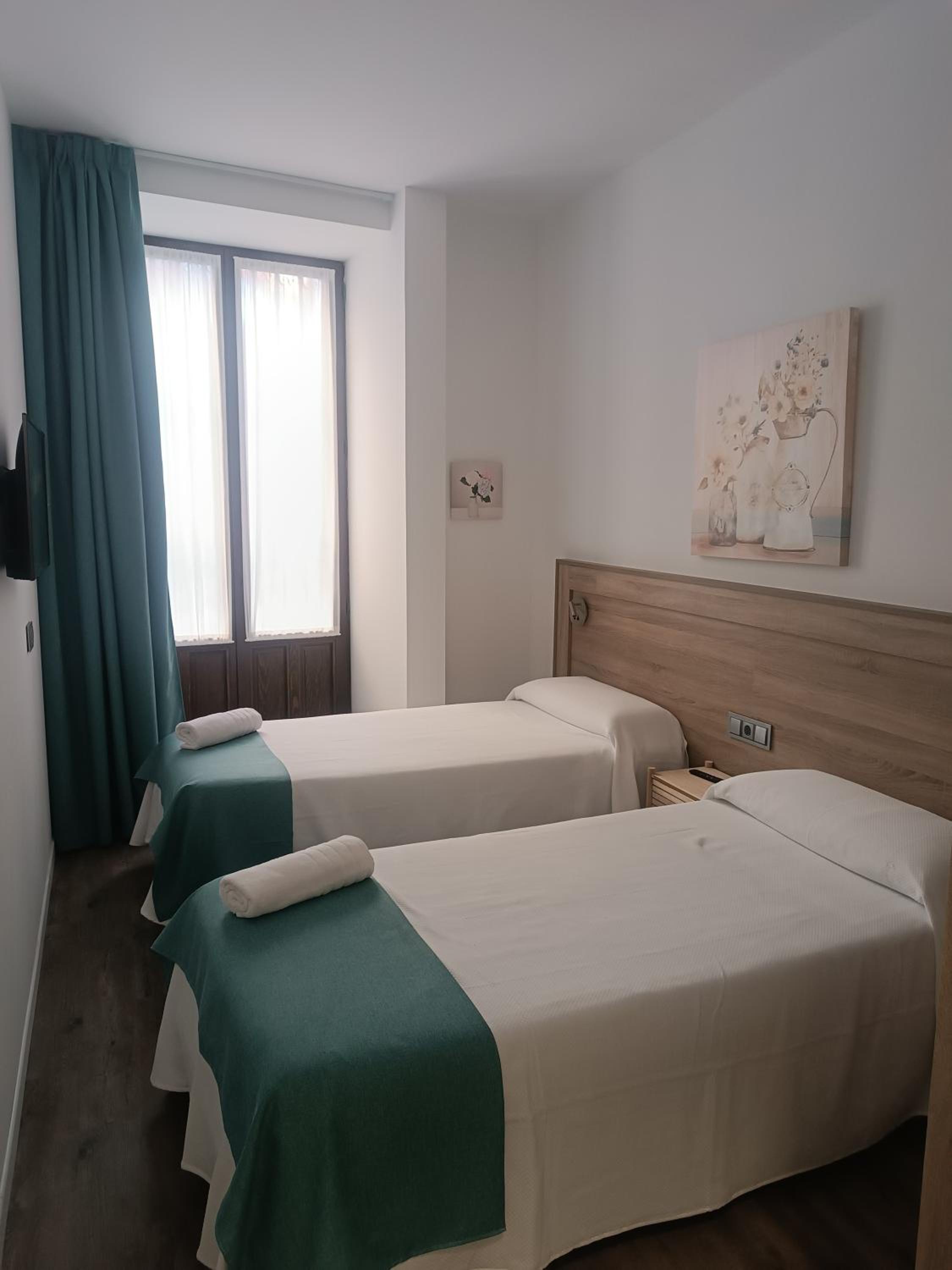 ApartamentosTuristicos Avila Puerta del Alcazar 0-1