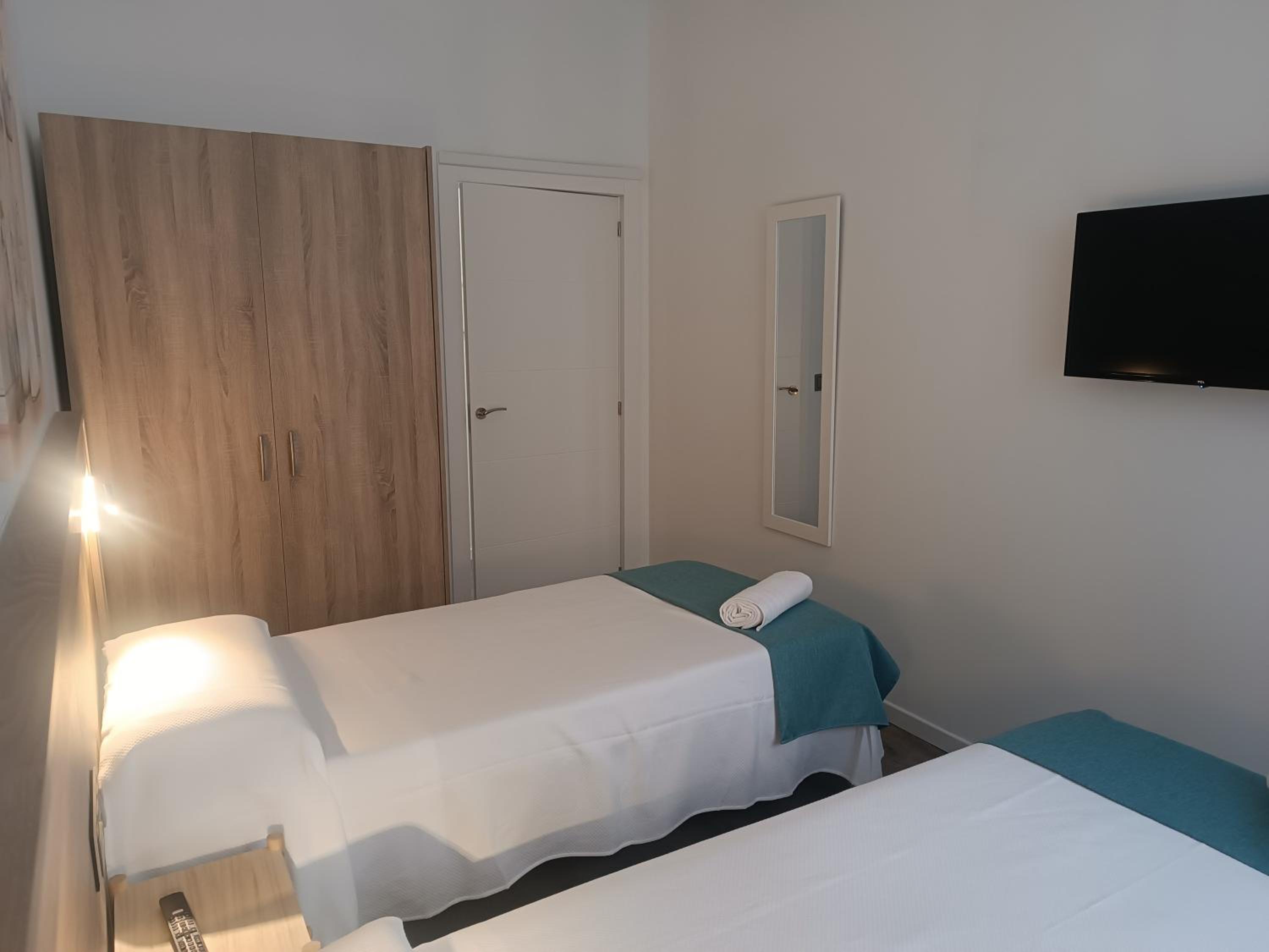 ApartamentosTuristicos Avila Puerta del Alcazar 0-1