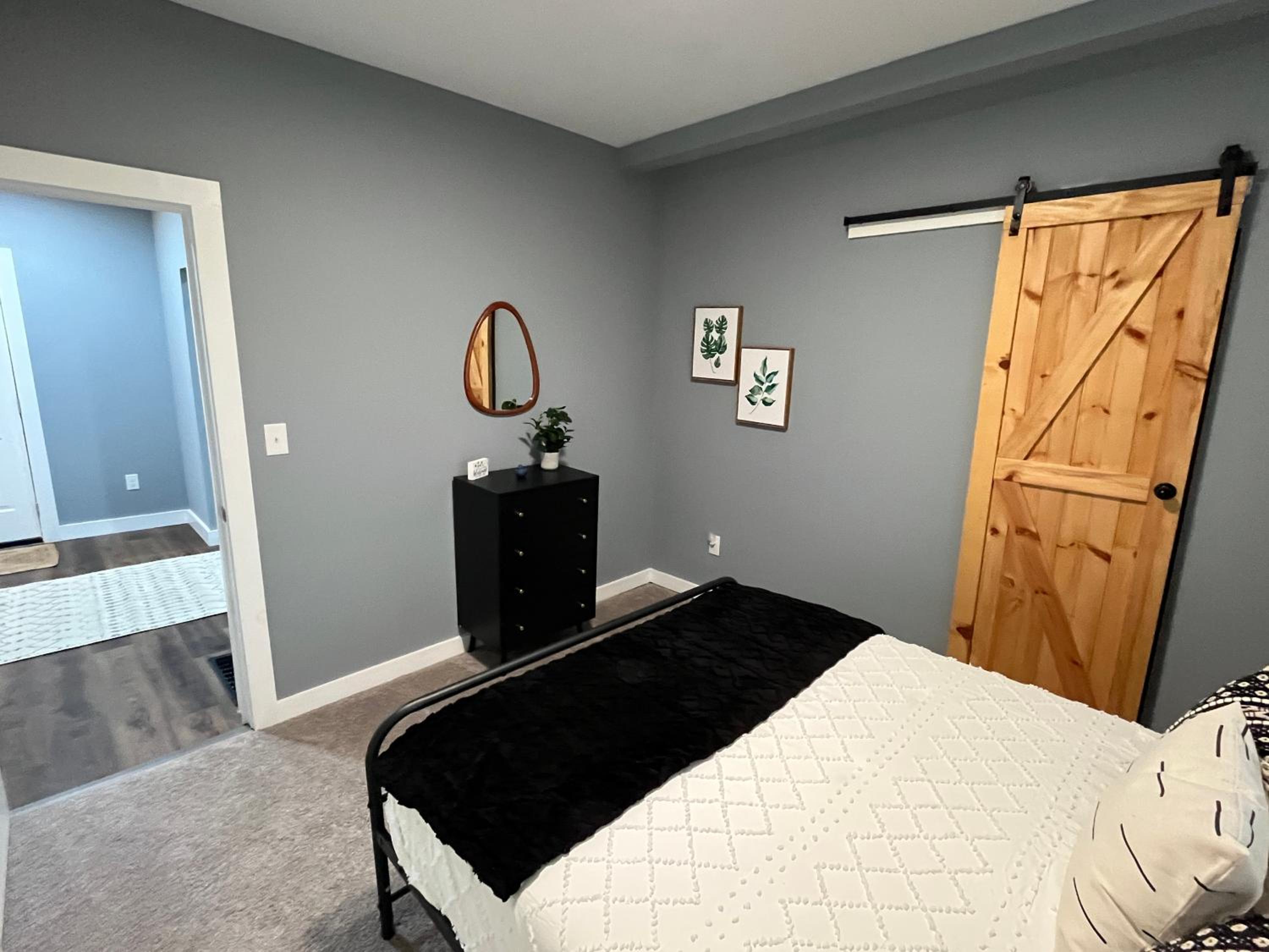 Mid Century 1/4 mile to Downtown Main Street - breweries, coffee, dining, shops view 5