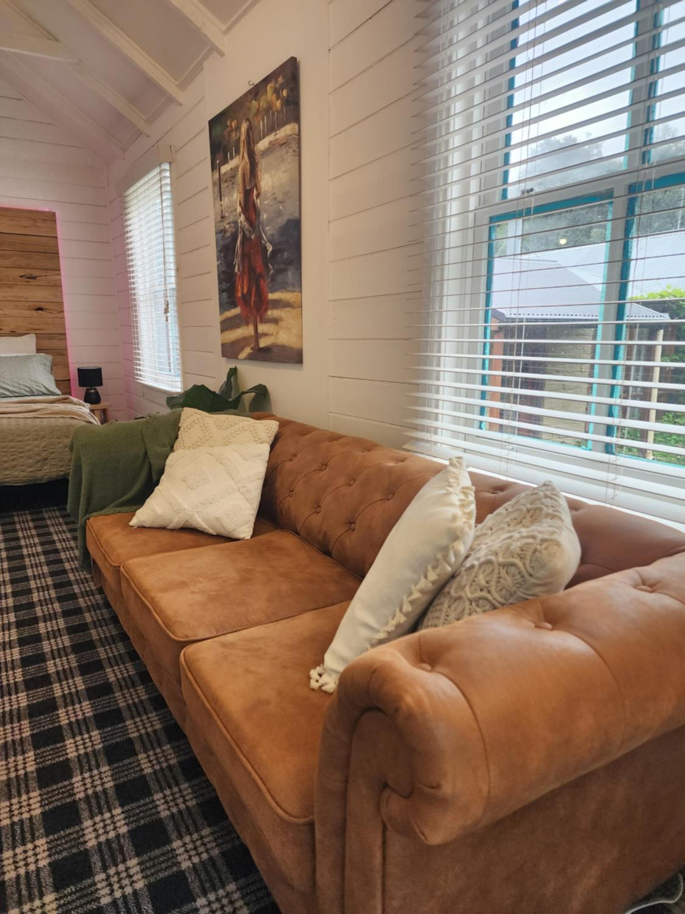 Daylesford - Frog Hollow Estate -THE COTTAGE - enjoy a relaxing and romantic night away in our gorgeous little one Bedroom ROMANTIC COTTAGE under the apple