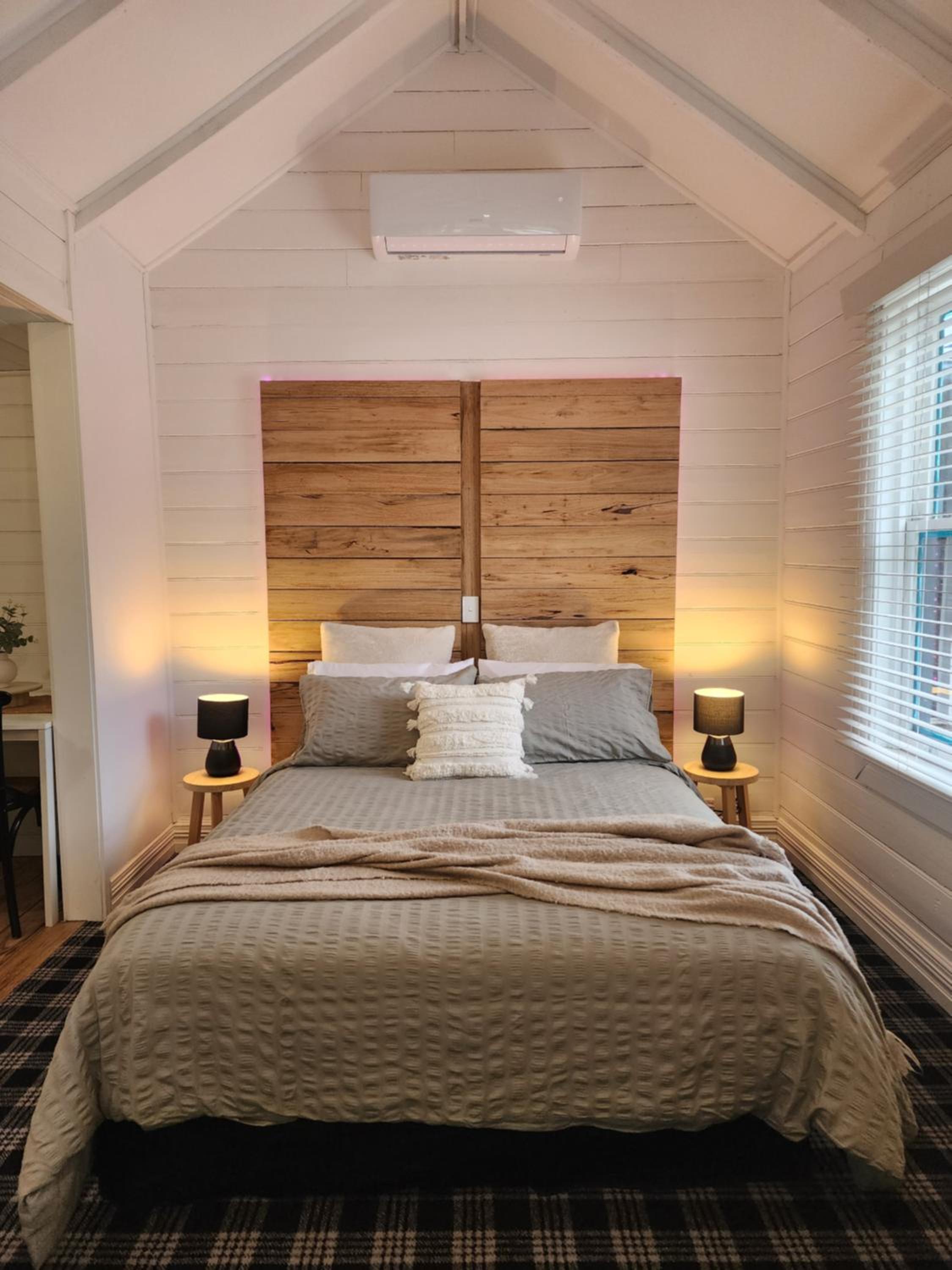 Daylesford - Frog Hollow Estate -THE COTTAGE - enjoy a relaxing and romantic night away in our gorgeous little one Bedroom ROMANTIC COTTAGE under the apple