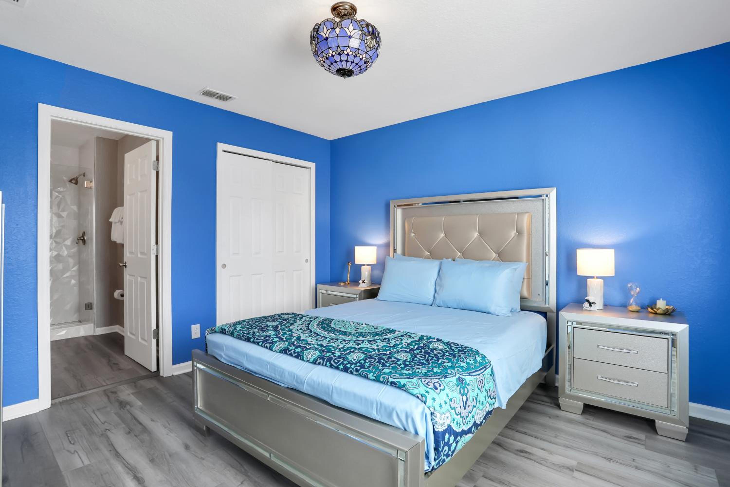 Themed Luxury 6BR Getaway with Resort Amenities