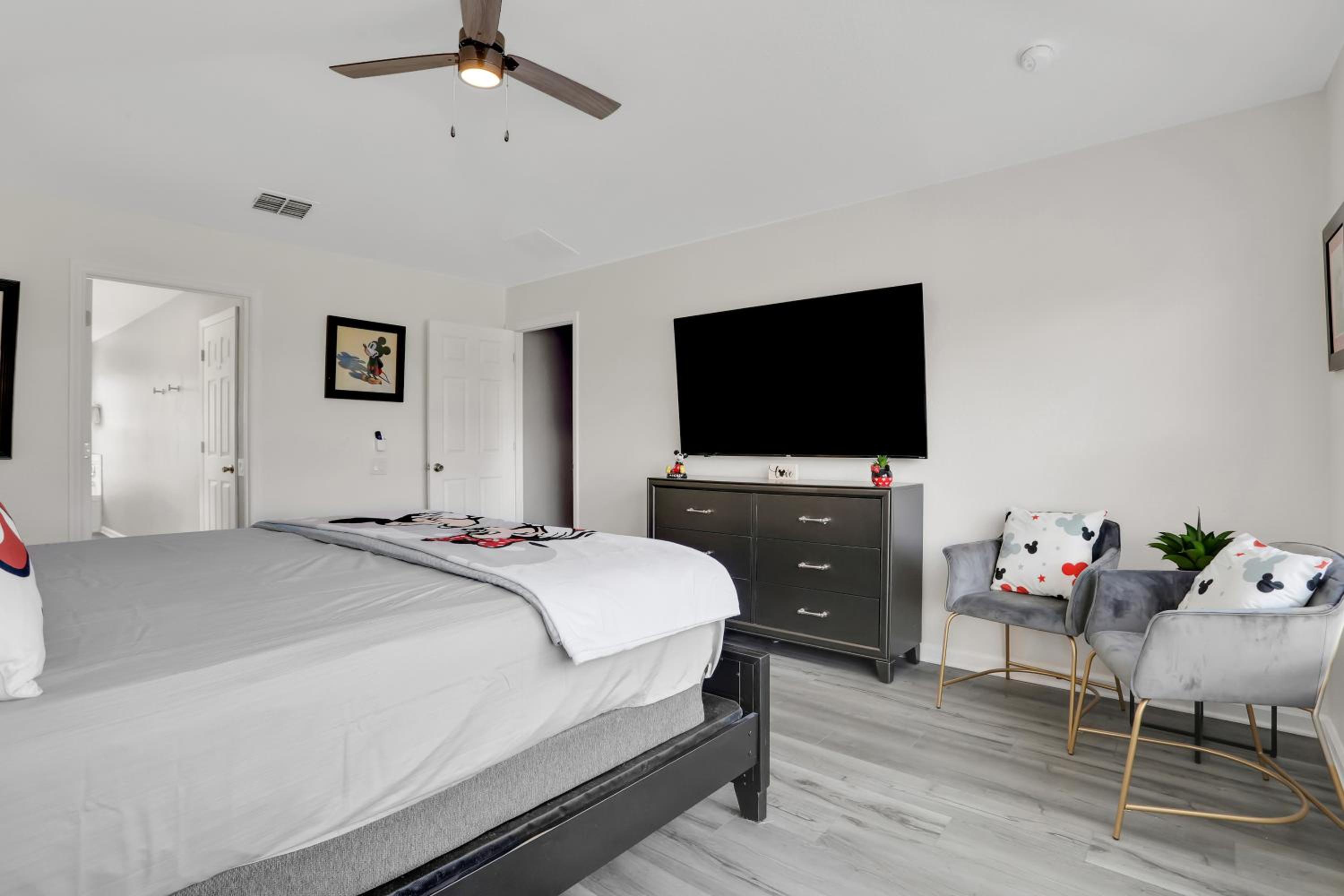 Themed Luxury 6BR Getaway with Resort Amenities