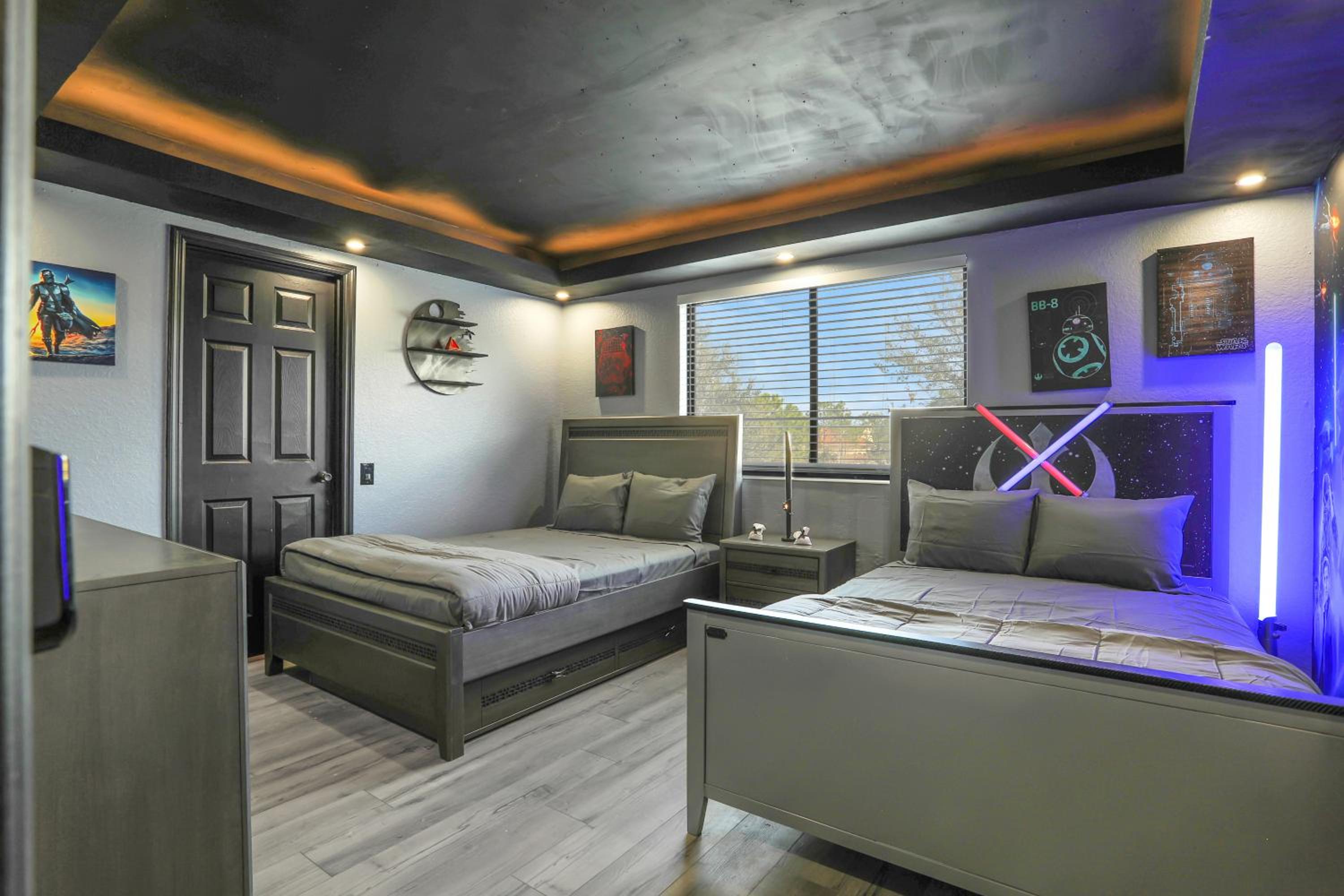 Themed Luxury 6BR Getaway with Resort Amenities