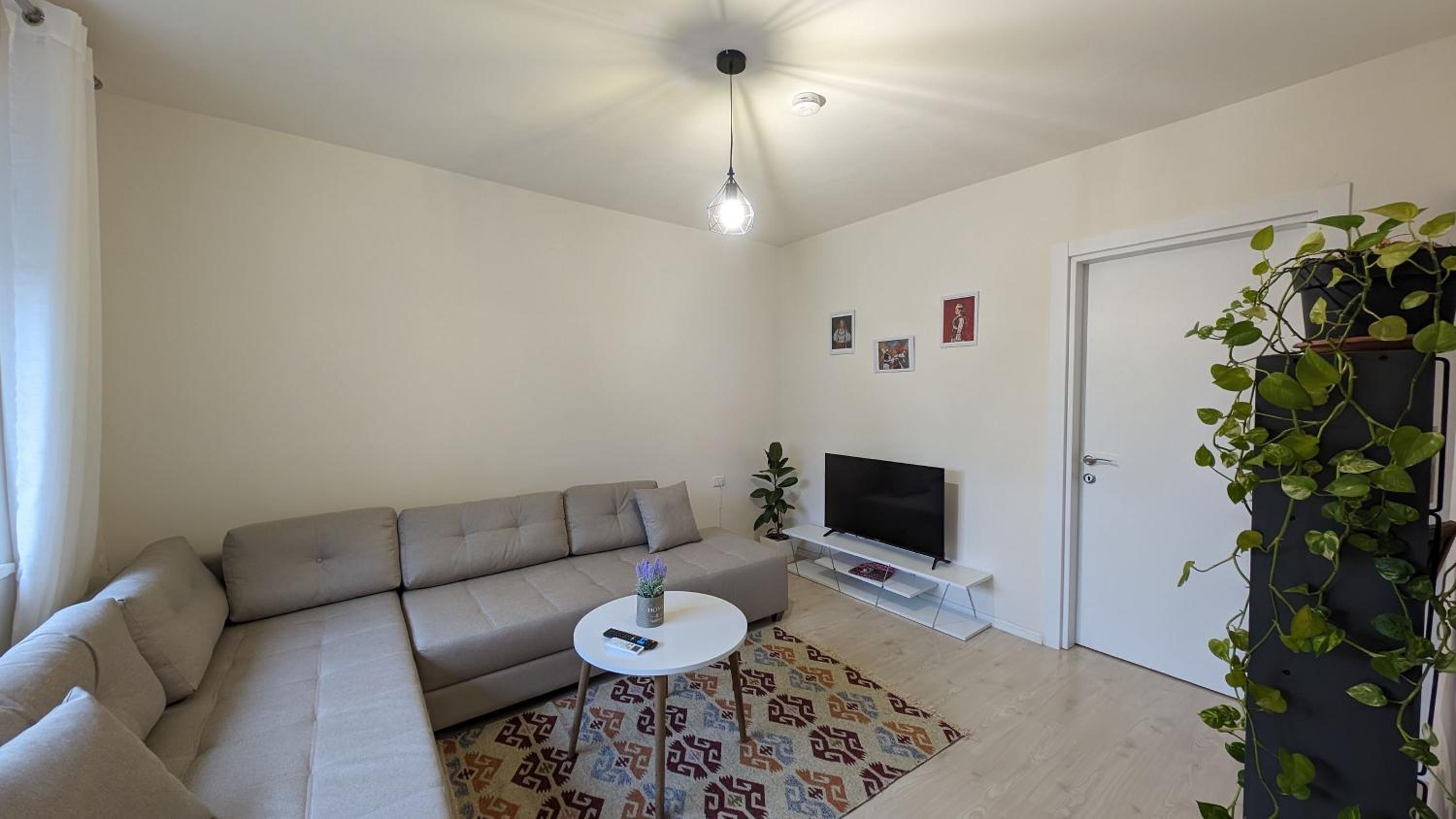 Modern Cozy Apartment 10 Min Walk to Skanderbeg Square