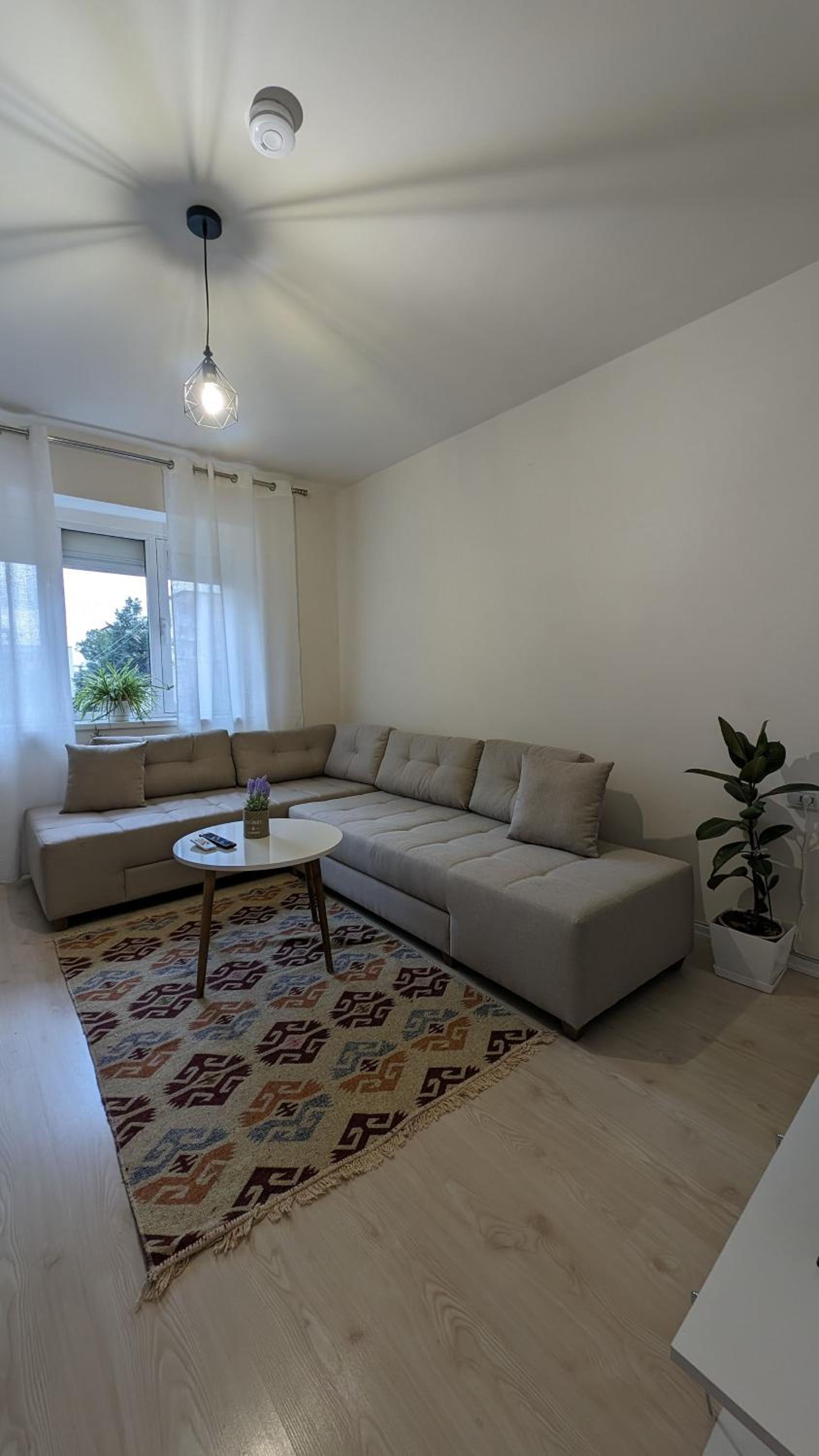 Modern Cozy Apartment 10 Min Walk to Skanderbeg Square