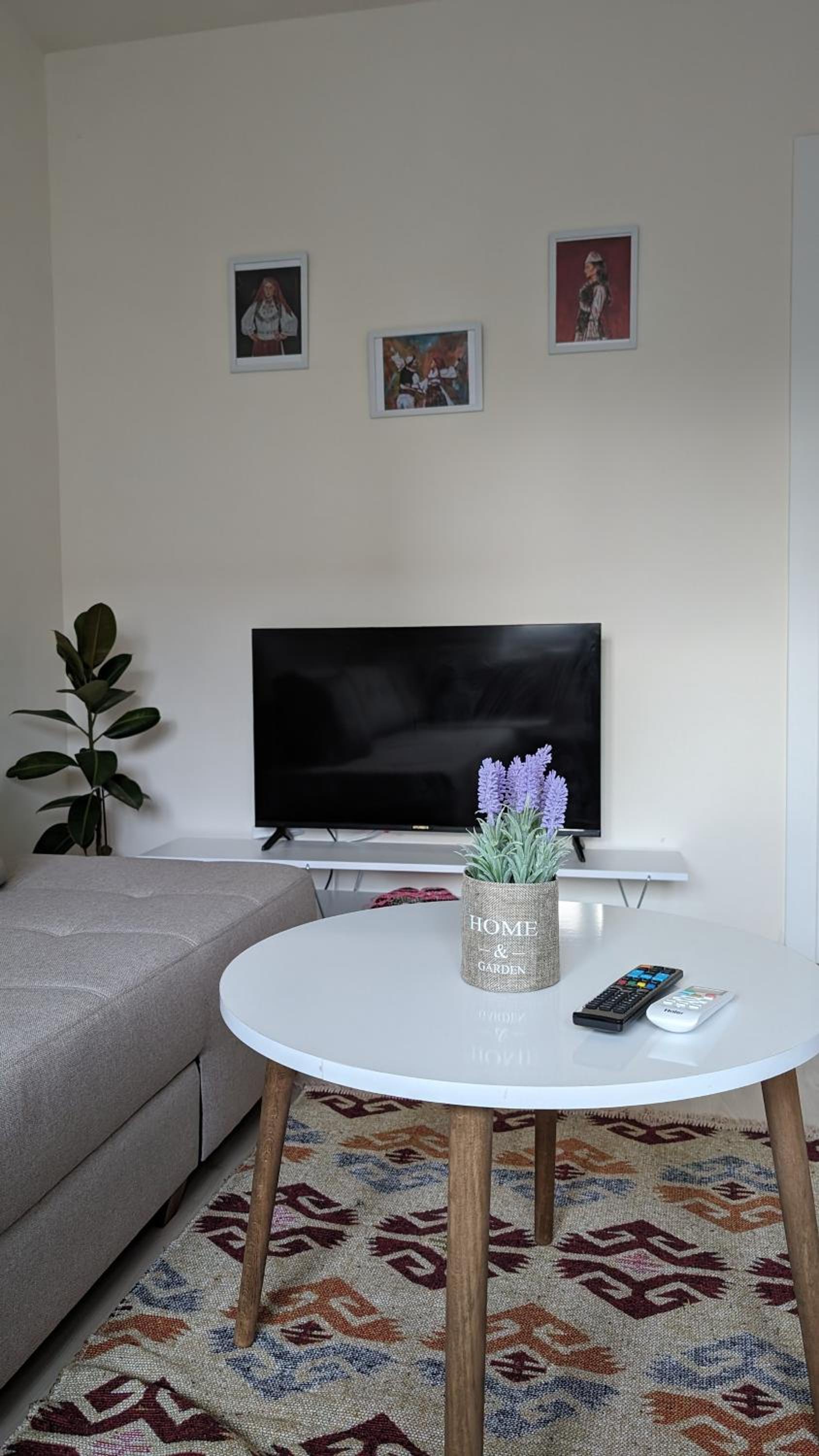 Modern Cozy Apartment 10 Min Walk to Skanderbeg Square