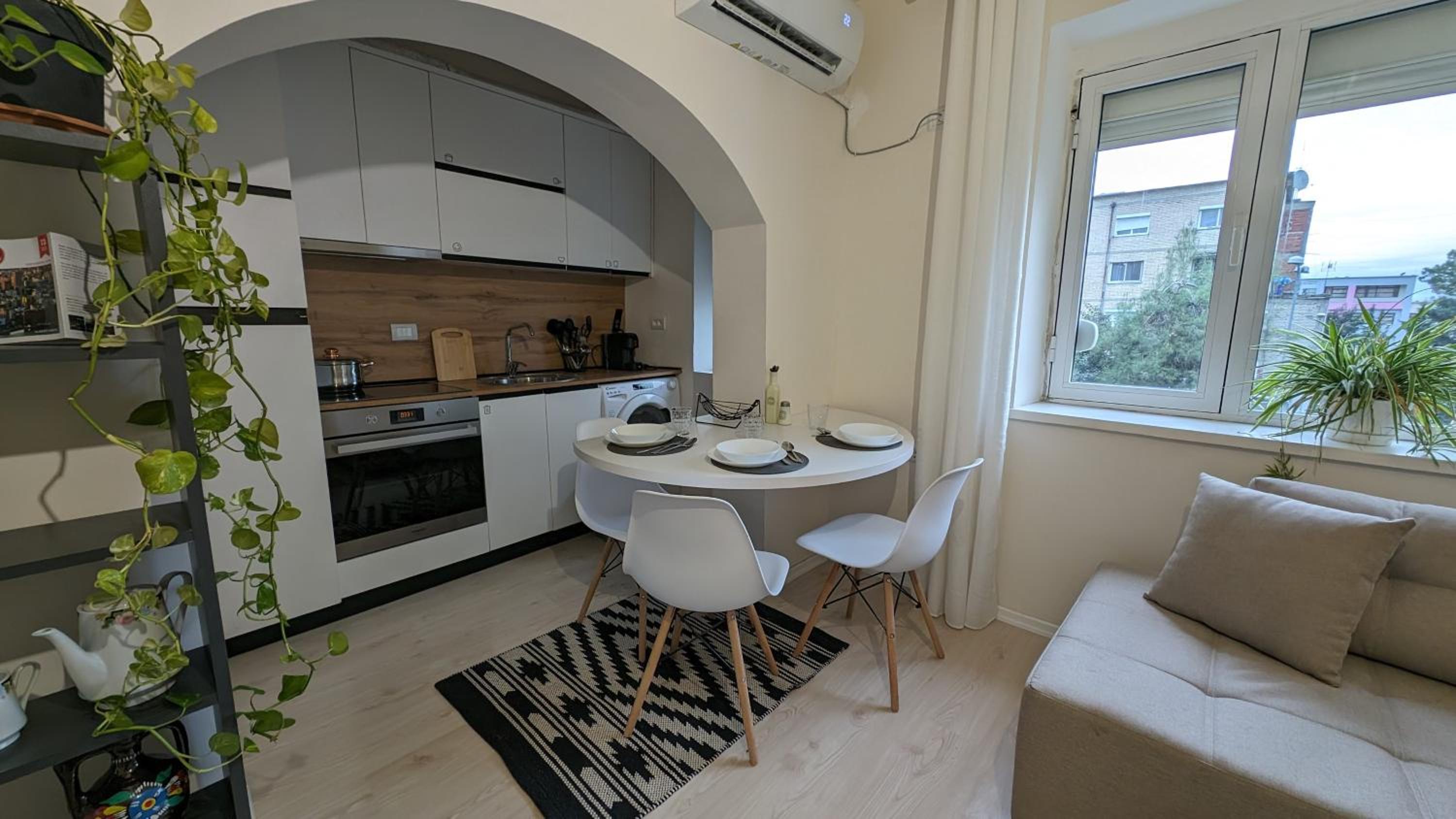 Modern Cozy Apartment 10 Min Walk to Skanderbeg Square