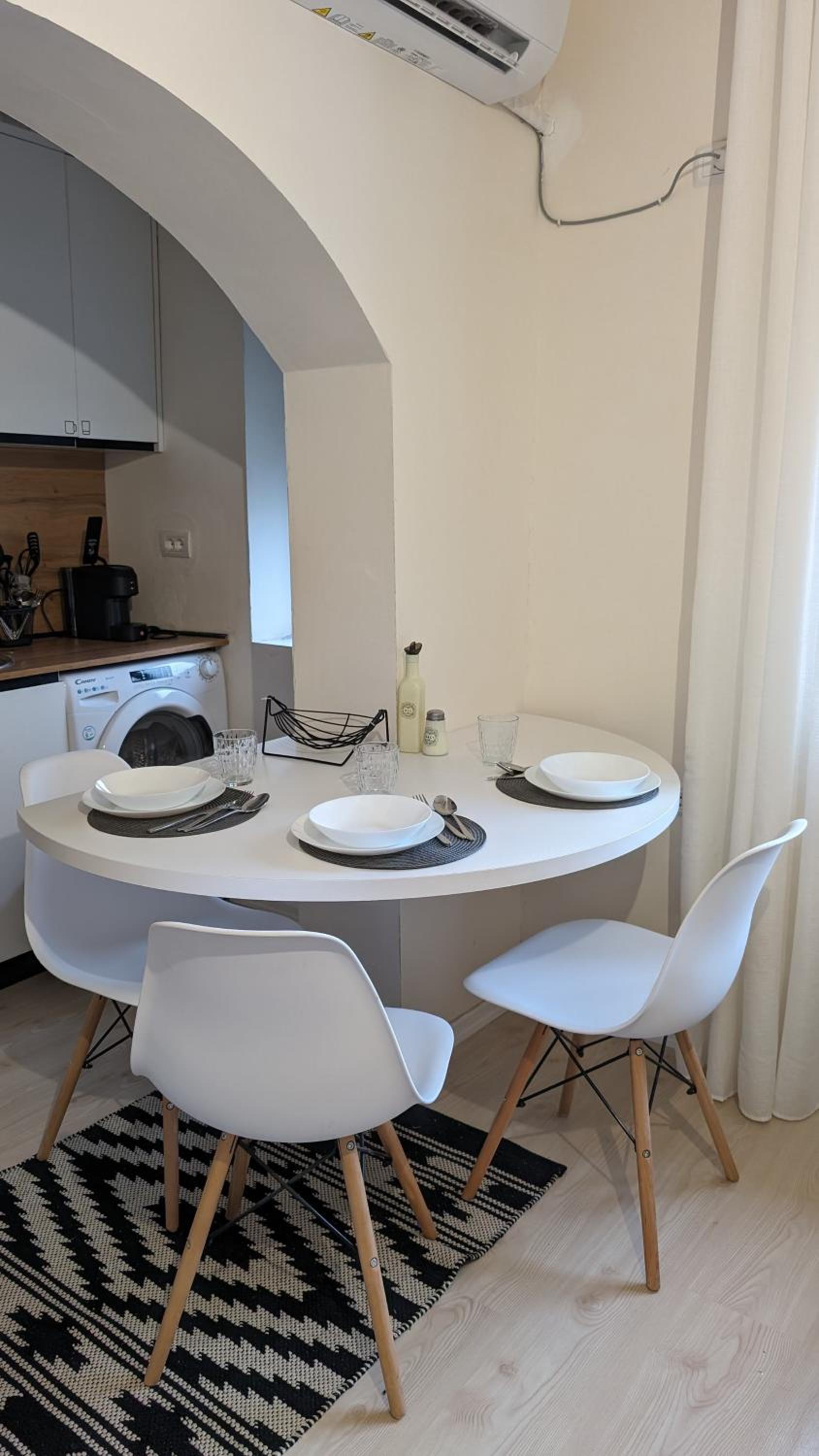 Modern Cozy Apartment 10 Min Walk to Skanderbeg Square