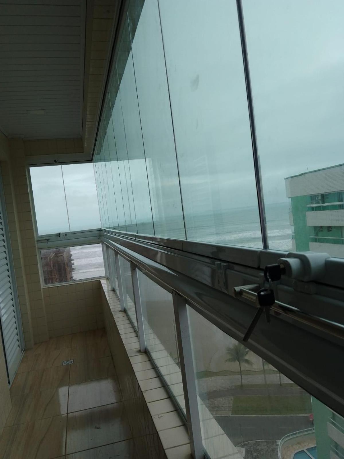 APTO BEIRA MAR - ACONCHEGANTE _ VARANDA GOURMET - WIFI - NETFLIX - TV A CABO - PRAIA GRANDE