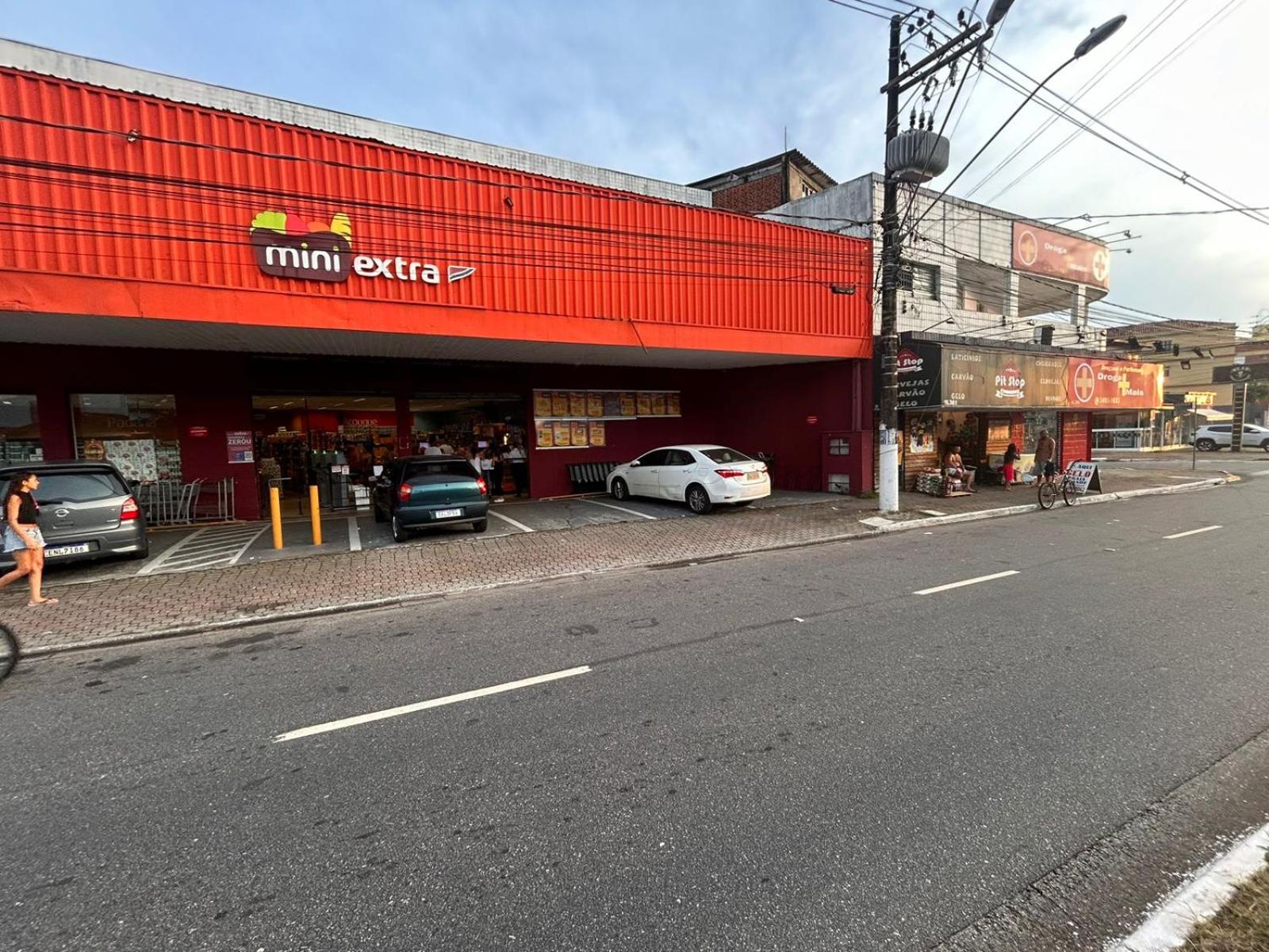 APTO BEIRA MAR - ACONCHEGANTE _ VARANDA GOURMET - WIFI - NETFLIX - TV A CABO - PRAIA GRANDE