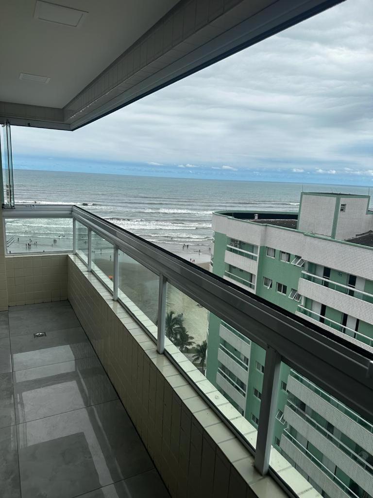 APTO BEIRA MAR - ACONCHEGANTE _ VARANDA GOURMET - WIFI - NETFLIX - TV A CABO - PRAIA GRANDE