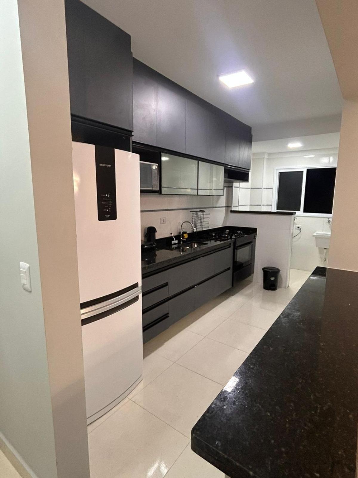APTO BEIRA MAR - ACONCHEGANTE _ VARANDA GOURMET - WIFI - NETFLIX - TV A CABO - PRAIA GRANDE
