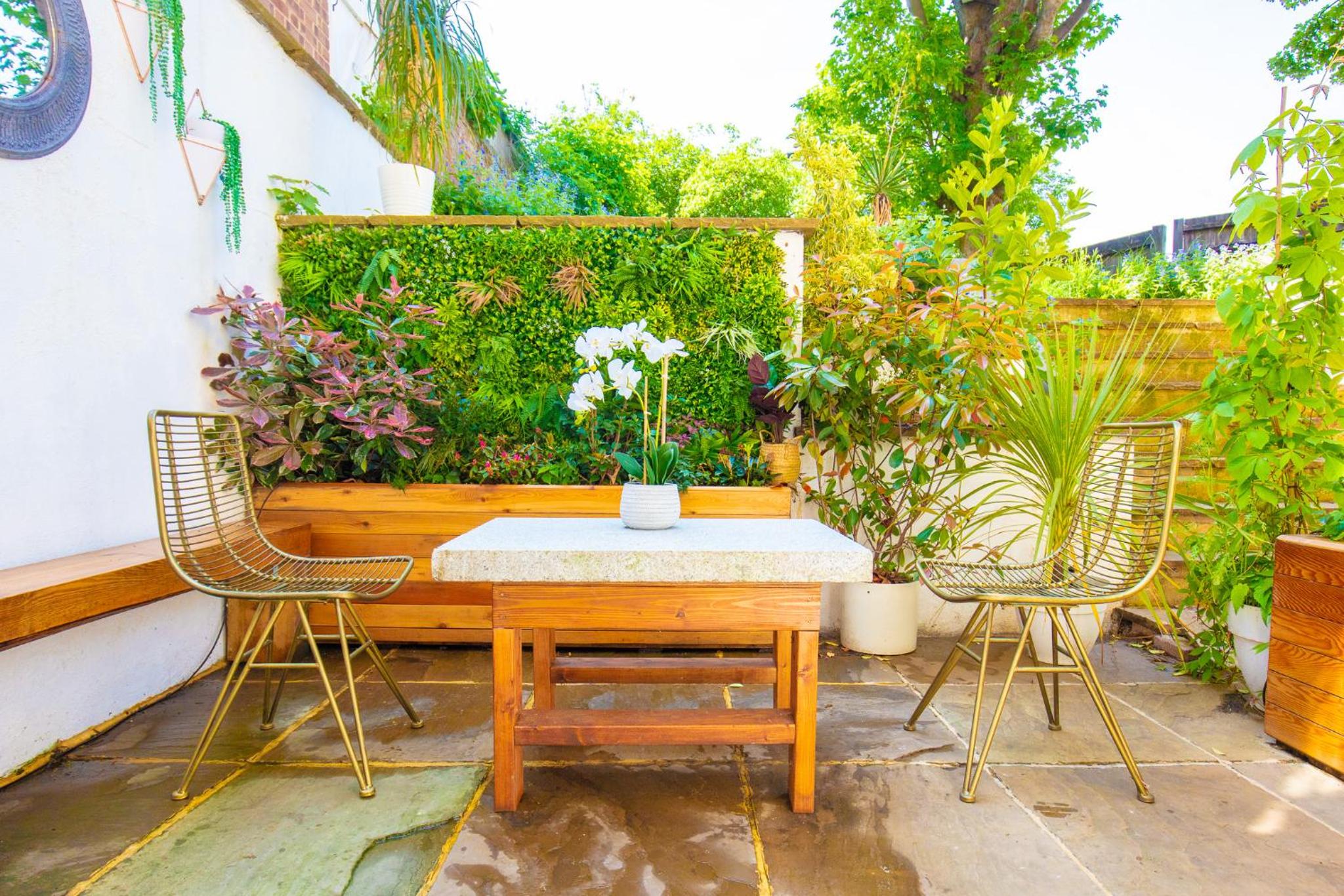 Hidden Retreat with Steam room, KING bed near tube