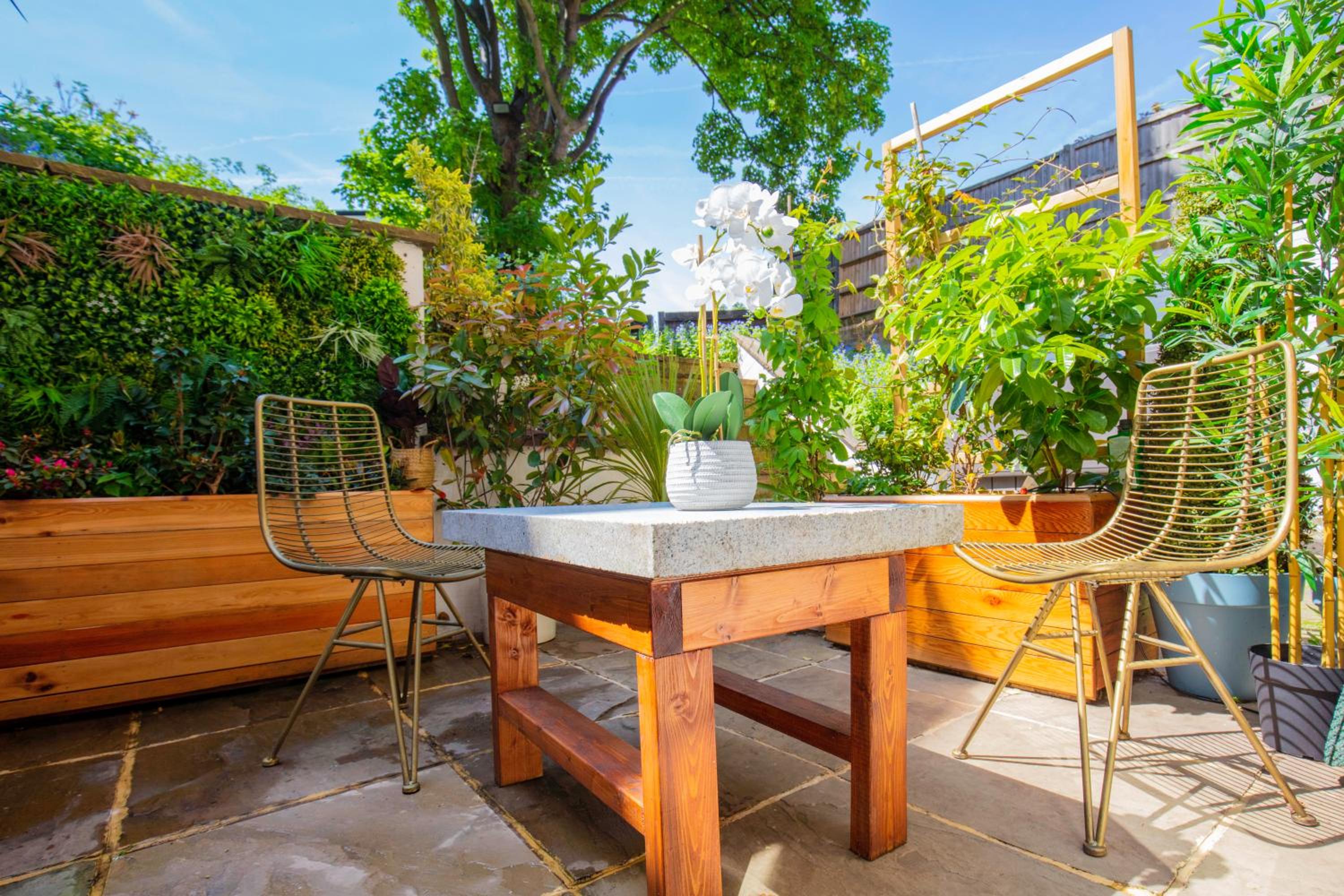 Hidden Retreat with Steam room, KING bed near tube