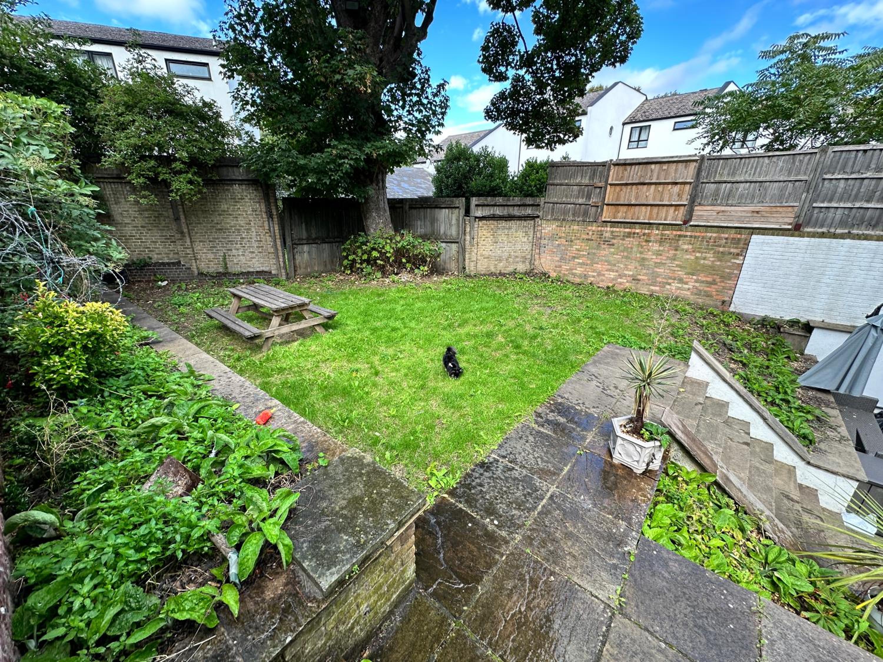 Hidden Retreat with Steam room, KING bed near tube