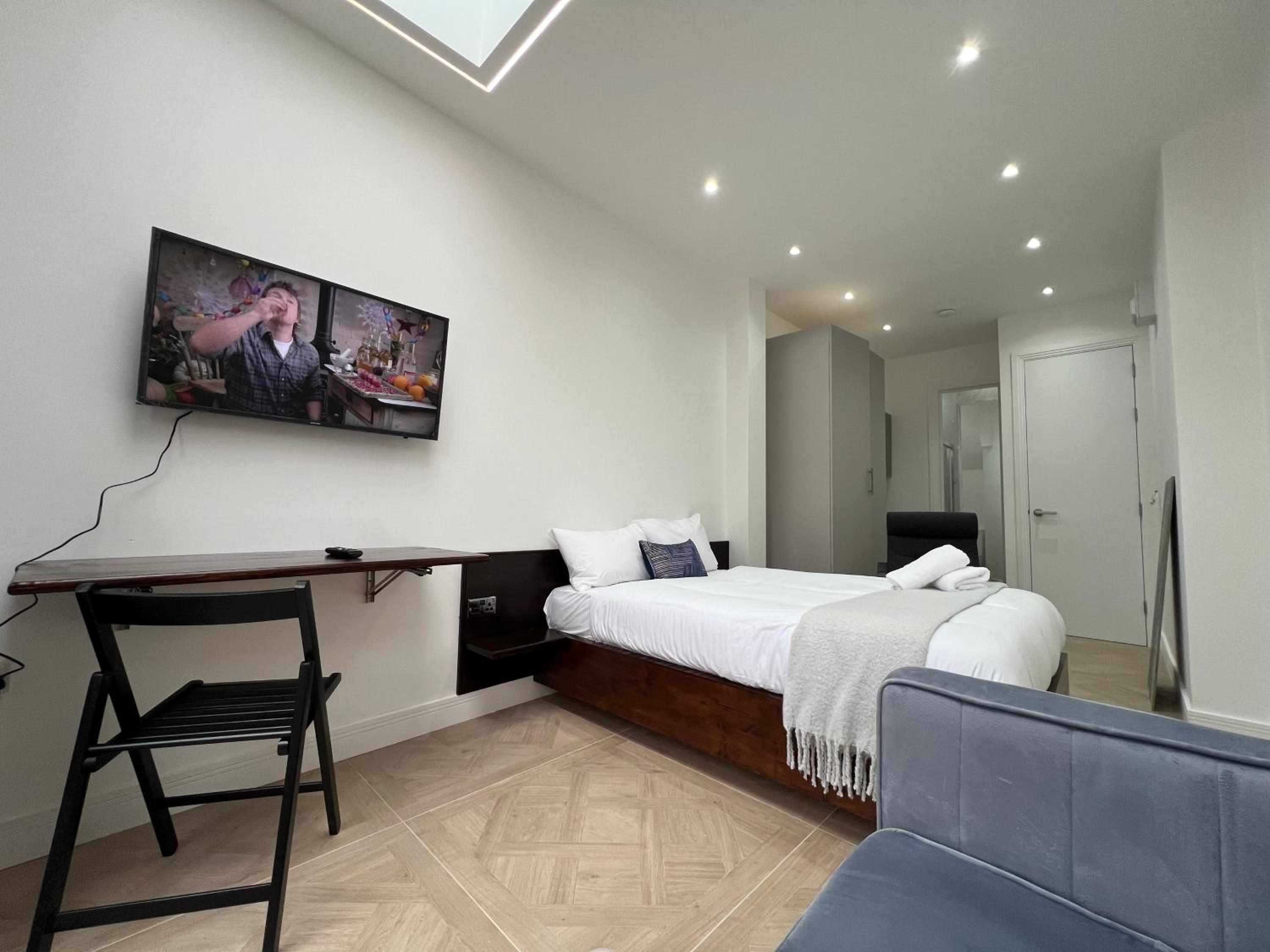 Harrow Vacations - Luxurious London Studios - Property Image 10