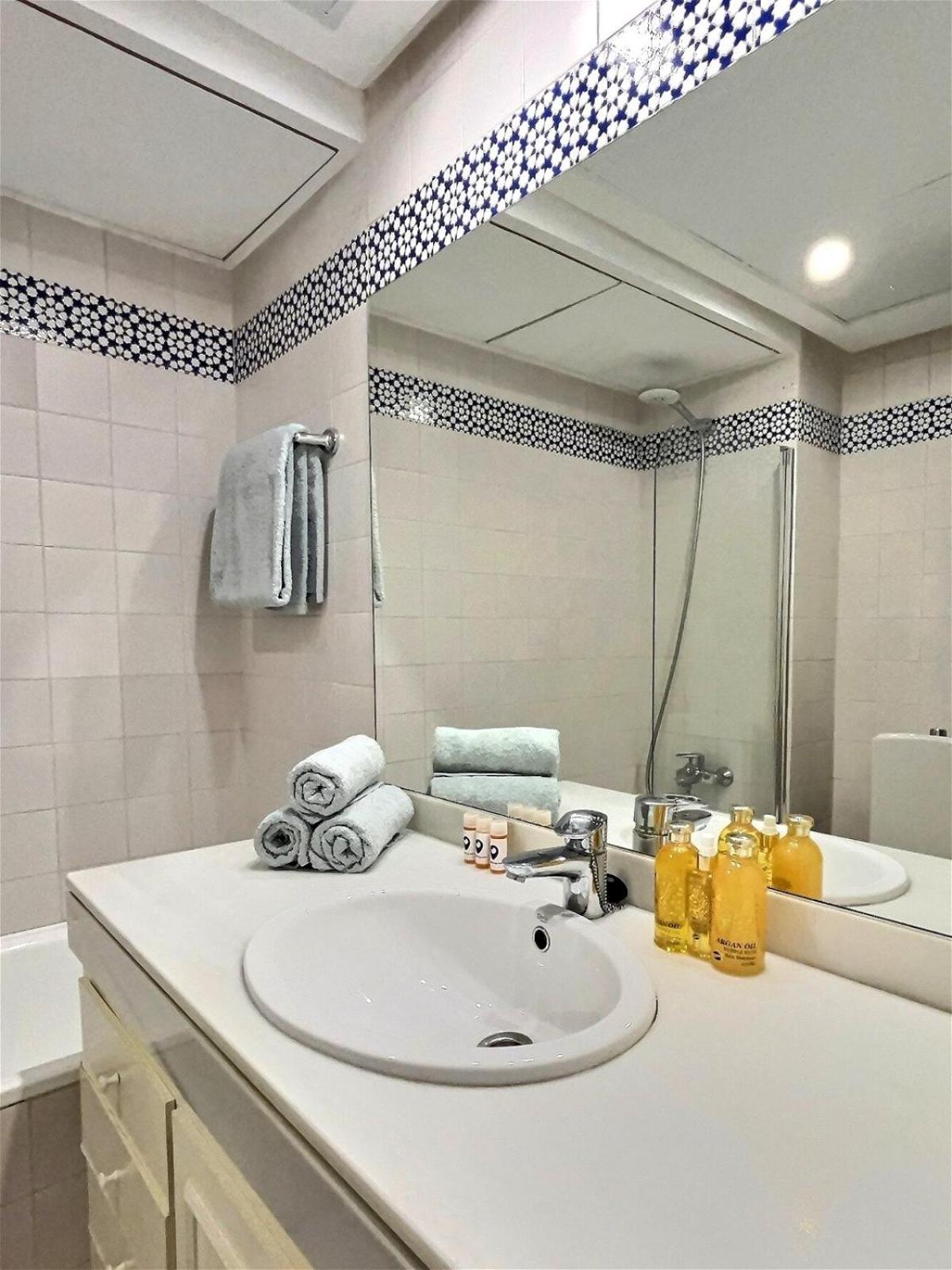 Marbella Vacations - Harbour Heaven 2 Bed, 2 Bath Apartment Steps from Puerto Banus Marina and Beach - Property Image 31