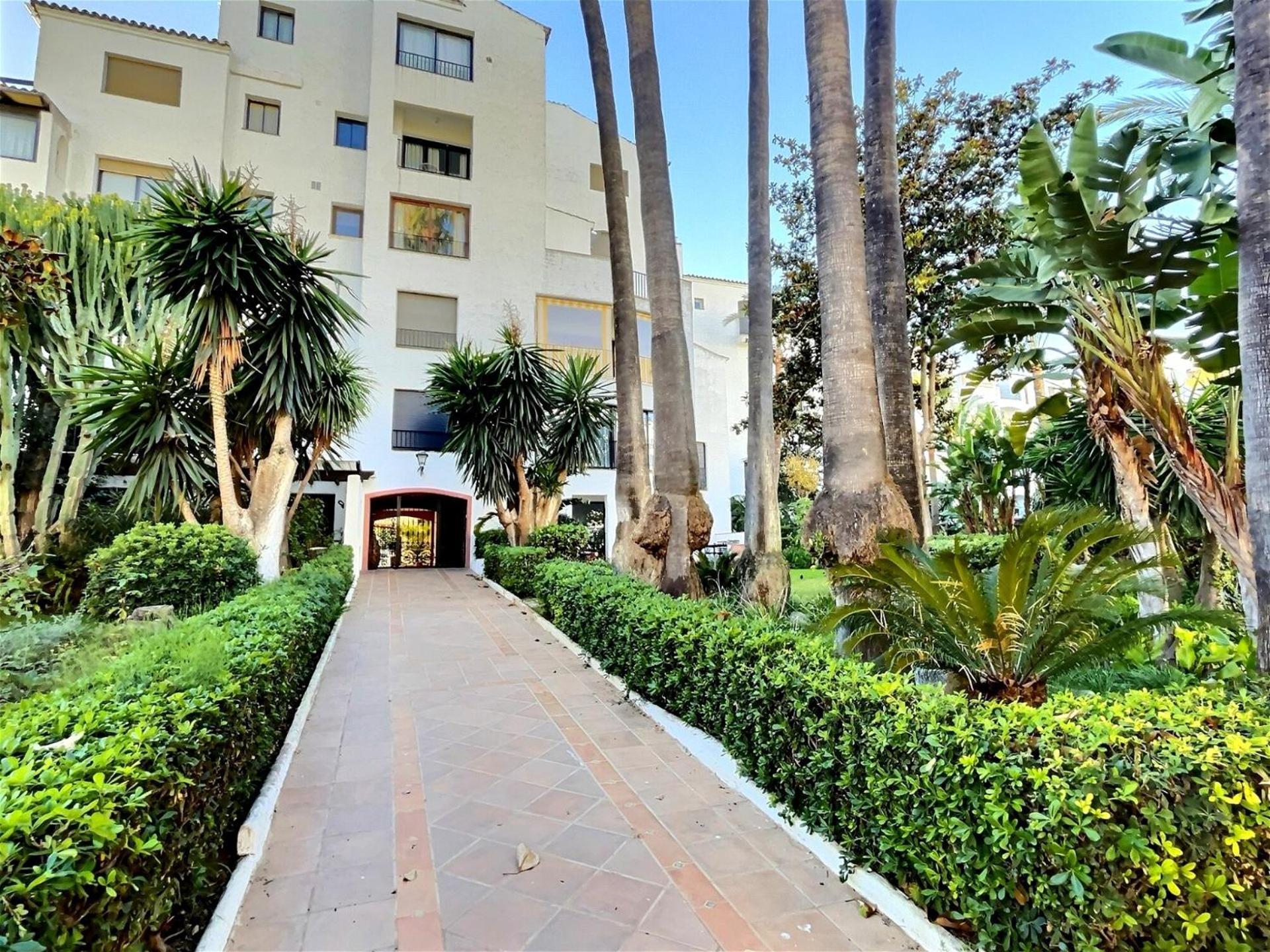 Marbella Vacations - Harbour Heaven 2 Bed, 2 Bath Apartment Steps from Puerto Banus Marina and Beach - Property Image 9